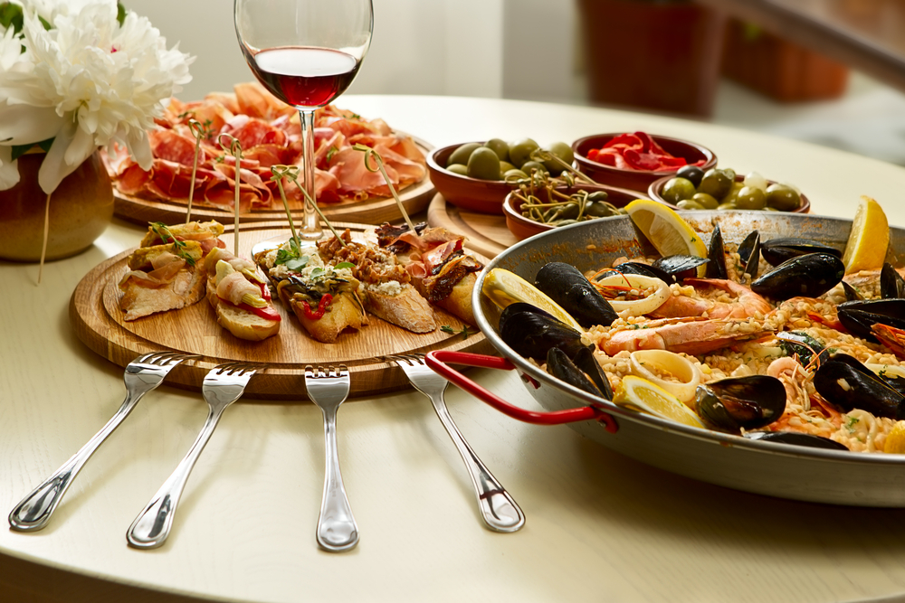 España es el tercer país con la mejor comida del mundo y las gambas al ajillo, el plato tradicional nacional más valorado