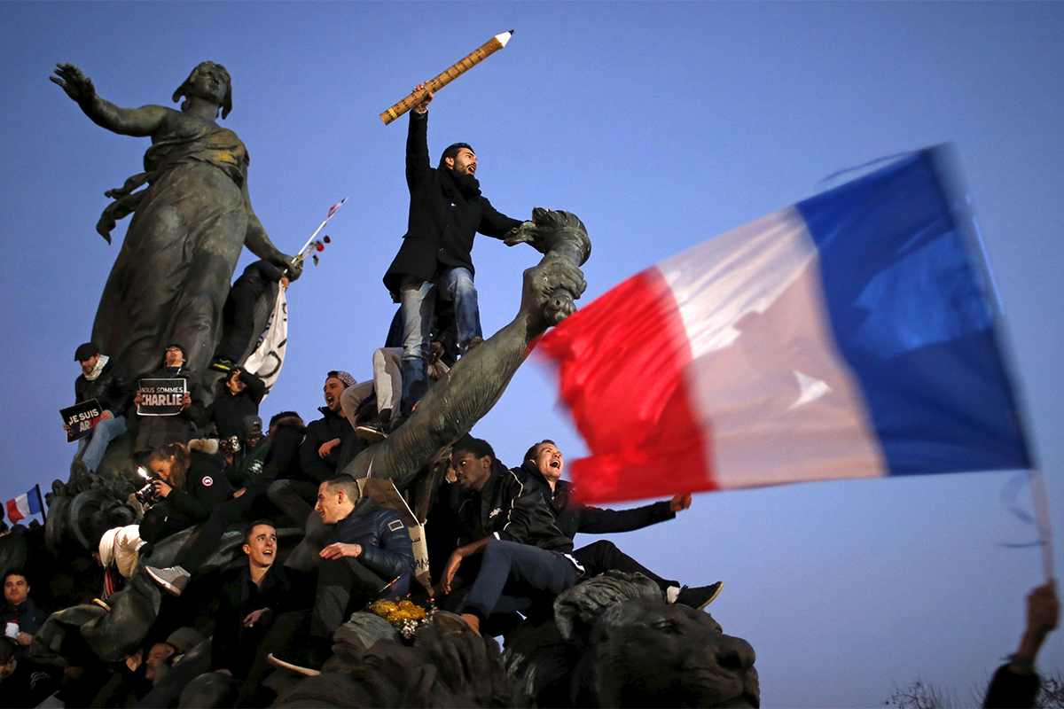 Protesta en la parisina plaza de la repblica tras los atentados.