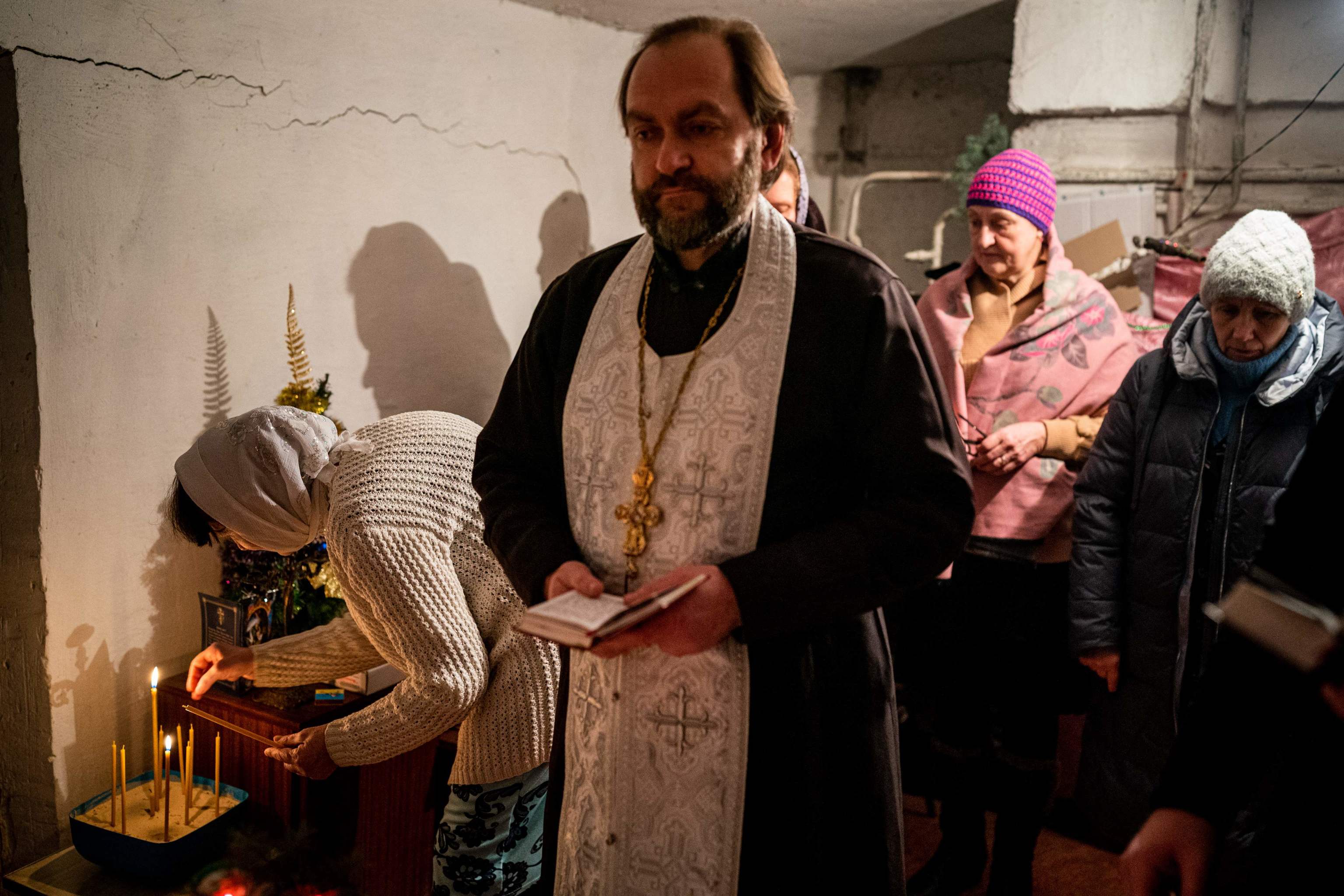 Misa ucraniana en un refugio en Chasiv Yar