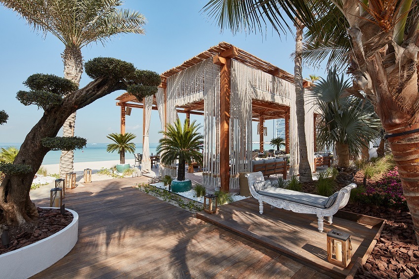 El paradisaco restaurante French Riviera, un lugar para comer en plena playa.