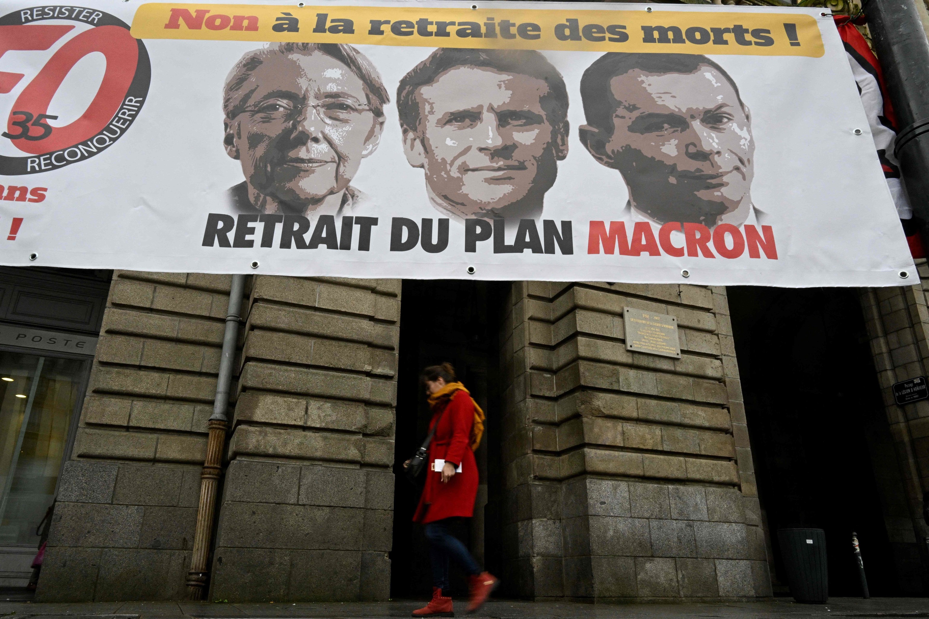 Macron aumenta la edad de jubilación de los 62 a los 64 años y los sindicatos preparan movilizaciones