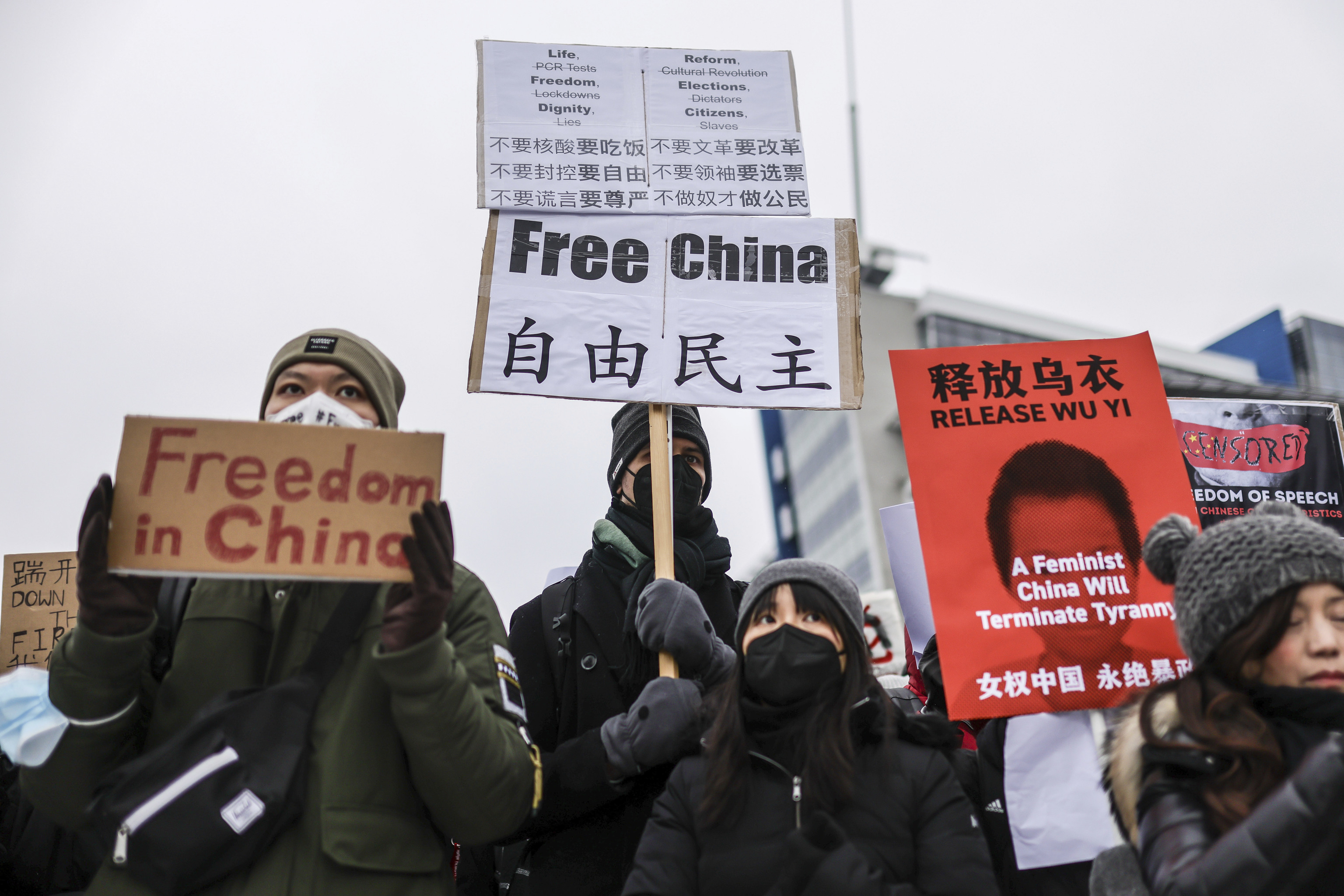Protesta frente a la embajada china en Berln.
