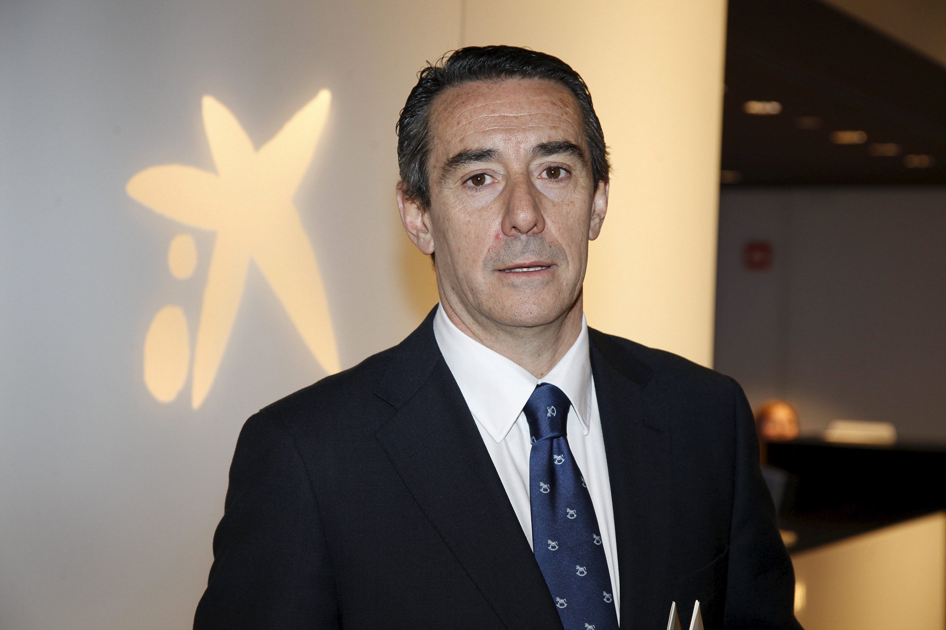 CaixaBank anuncia la salida de su número tres, Juan Alcaraz, y remodela su área de Negocio