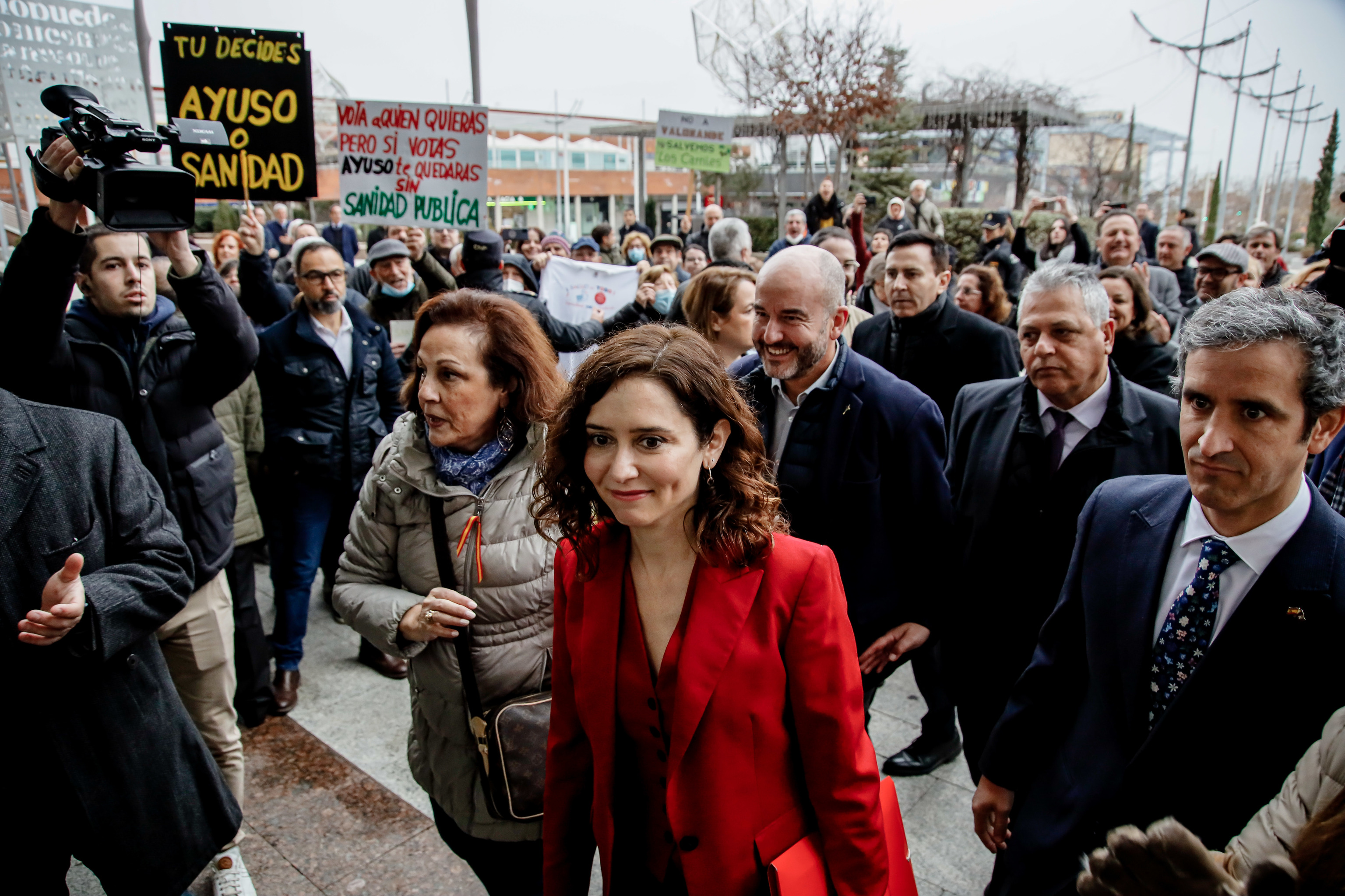 La batalla política por la Línea 7B sube de tono: Ayuso acusa a los ...