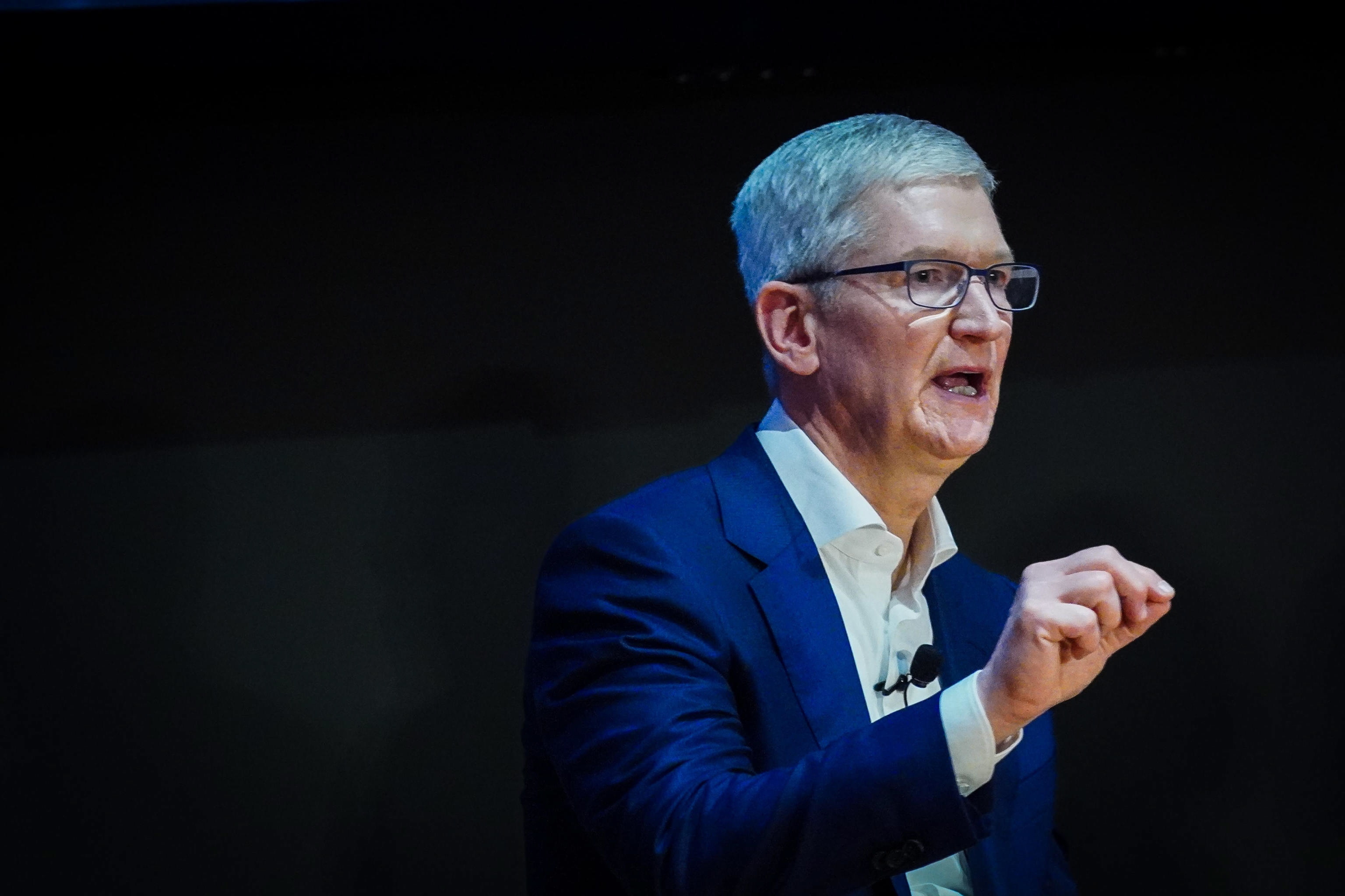 Tim Cook acepta una rebaja del 41% en su remuneración como consejero delegado de Apple en 2023