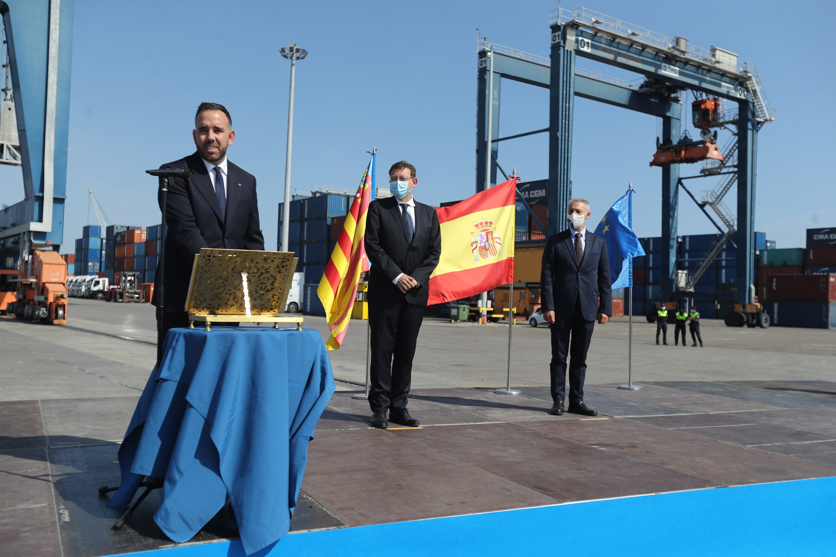 El presidente de la Autoridad Portuaria Rafa Sim en un acto  del puerto con el presidente de la Generalitat Ximo Puig.