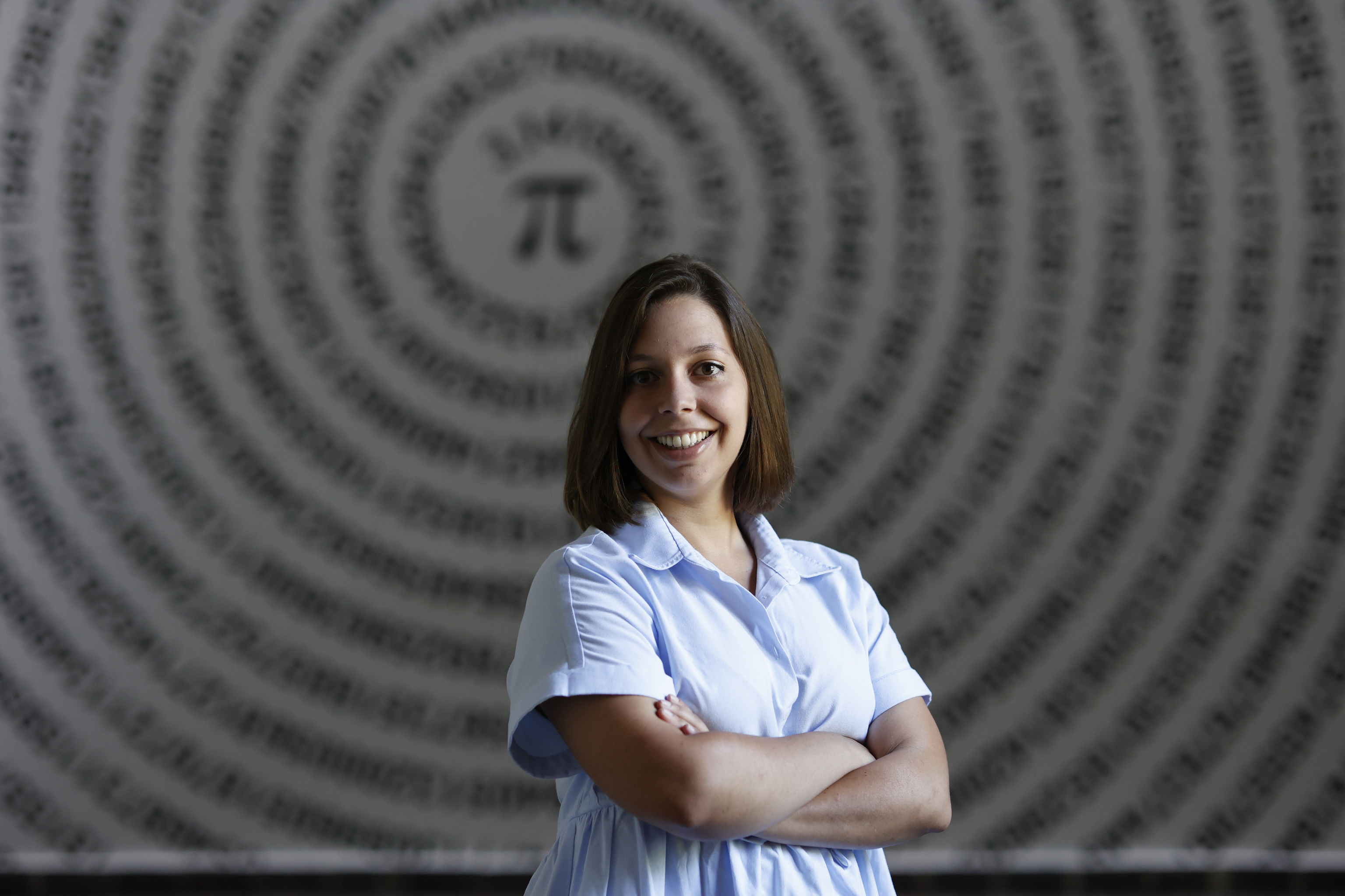 Verónica Álvarez posa en la facultad de matemáticas de La Universidad de Salamanca