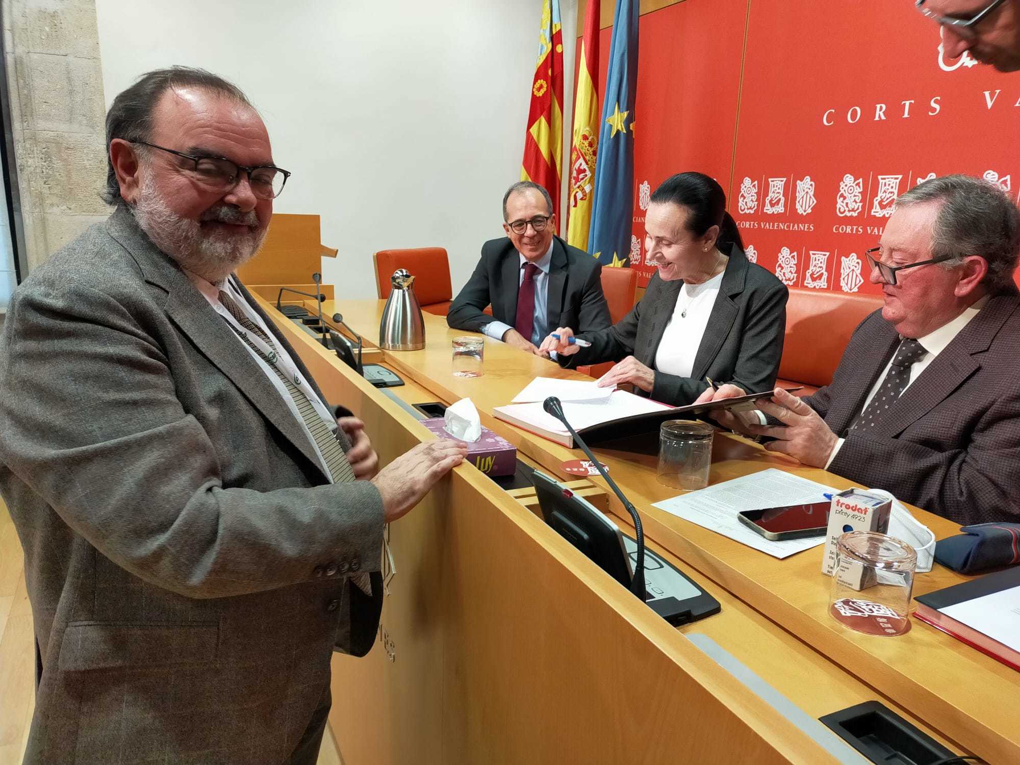 La Junta Electoral de la Comunidad Valenciana, que ha certificado pblicamente la recogida de ms de 10.000 firmas vlidas por parte de CSIF.