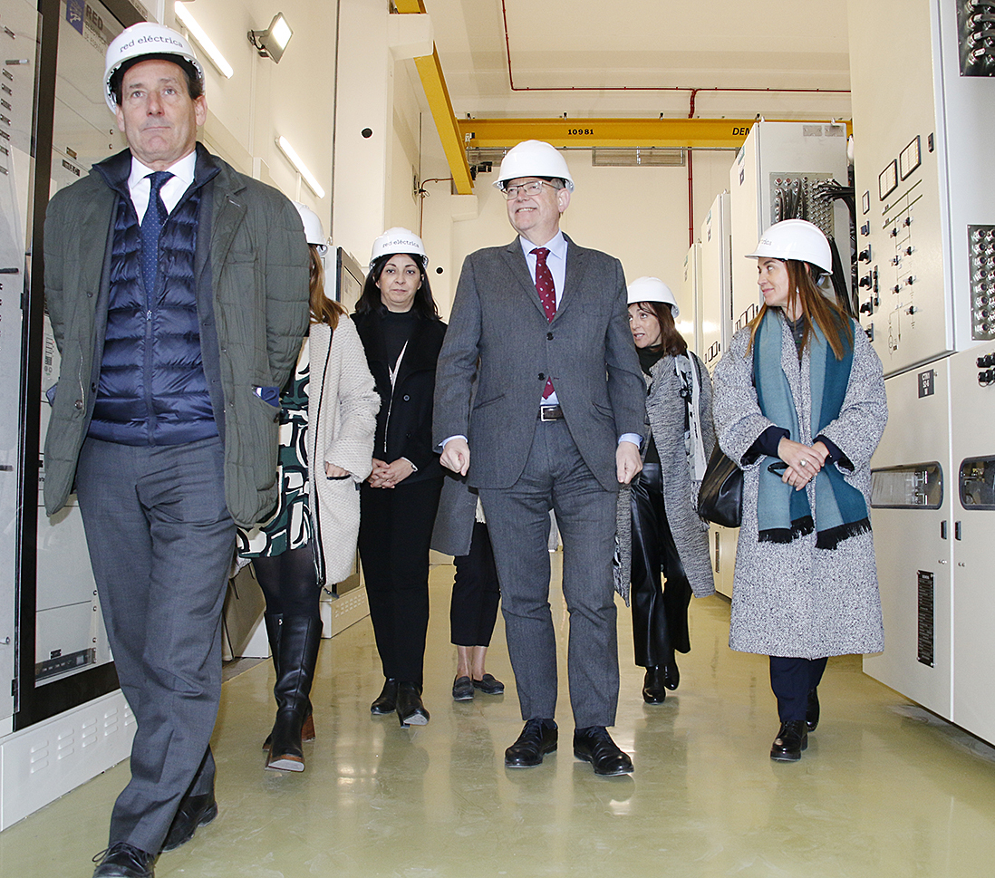 El presidente de la Generalitat, Ximo Puig, ha visitado esta maana la subestacin elctrica El Serrallo en Castelln.