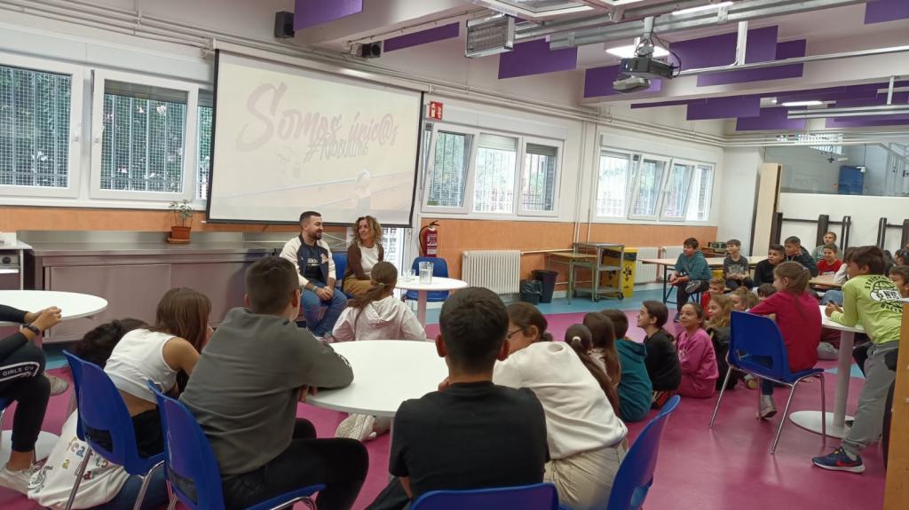 Alumnos en una charla en un colegio de Madrid.