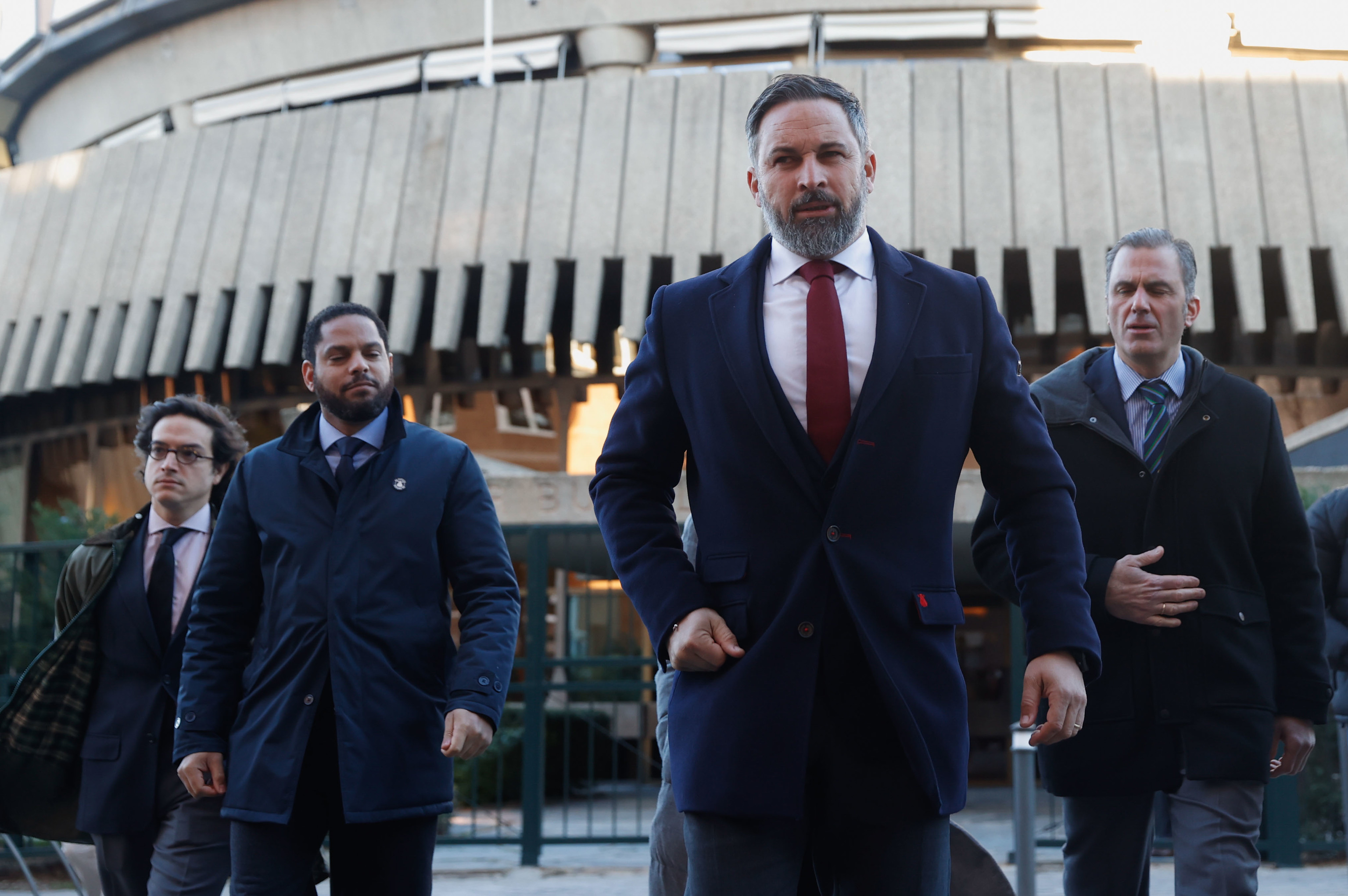 Abascal y otros dirigentes de Vox, tras salir del Tribunal Constitucional.