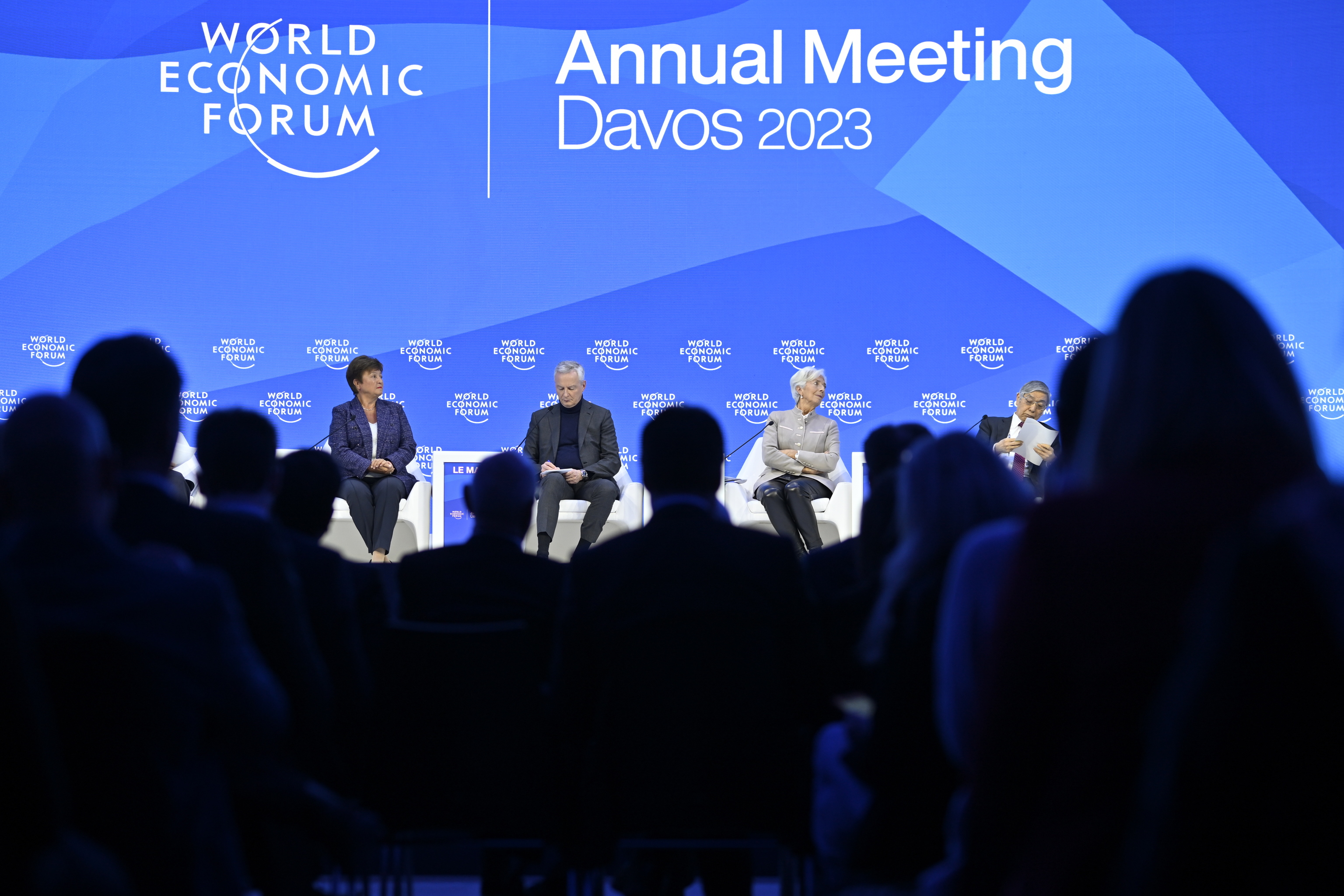 De izquierda a derecha, Kristalina Georgieva, Bruno Le Maire y Christine Lagarde este viernes en Davos