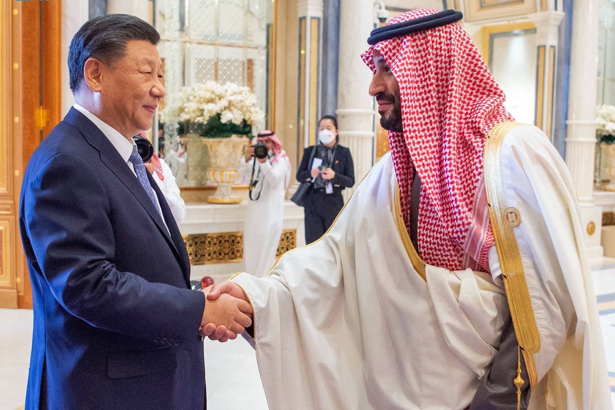 El príncipe heredero saudí recibe a Xi, en Riad