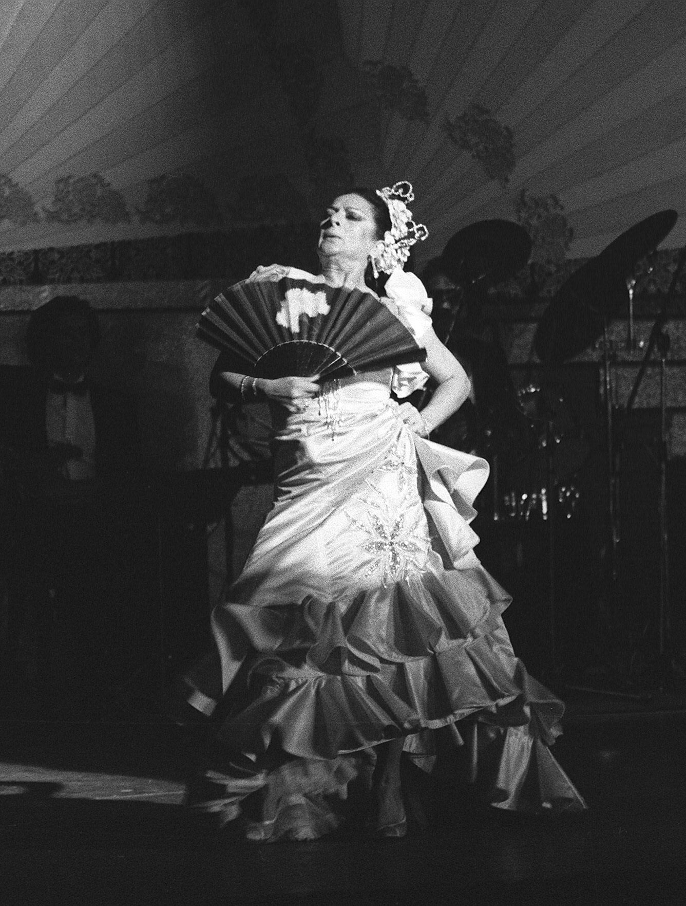 Lola Flores, durante su actuación en el espectáculo "Con Casta", en el teatro La Latina de Madrid, el 14 de enero de 1983.