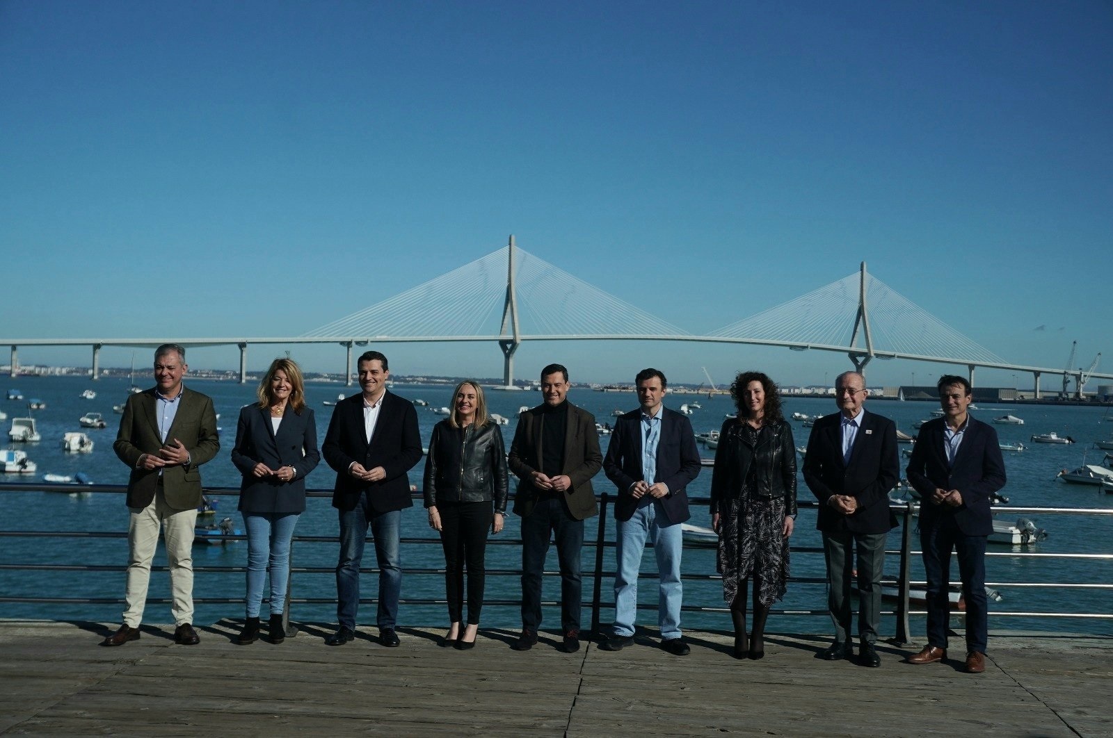 Juanma Moreno, con los ocho candidatos del PP en las capitales andaluzas, en Cdiz.
