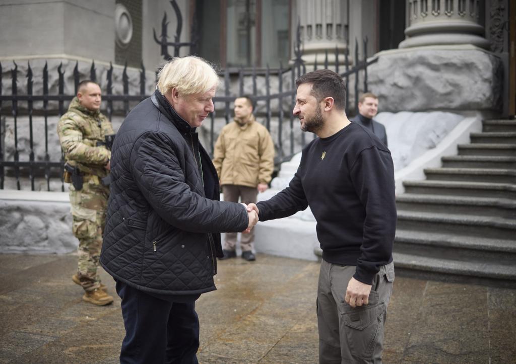 Boris Johnson visita Ucrania y pide que se entreguen a Kiev las «herramientas» que necesita para ganar la guerra