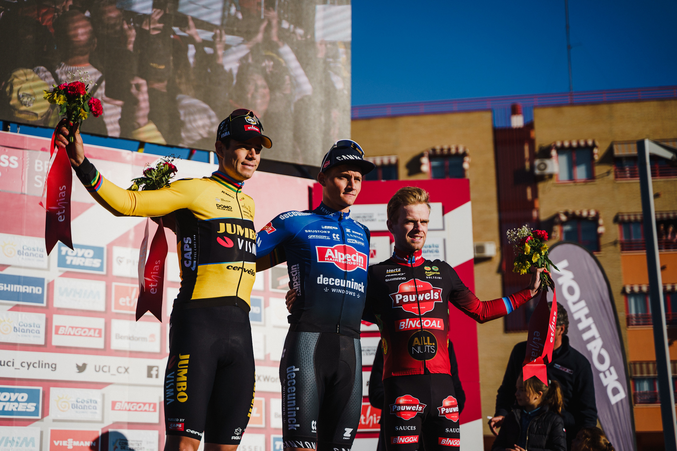 Mathieu Van der Poel, Wout Van Aert y Eli Iserbyt en el Ciclocross de Benidorm.