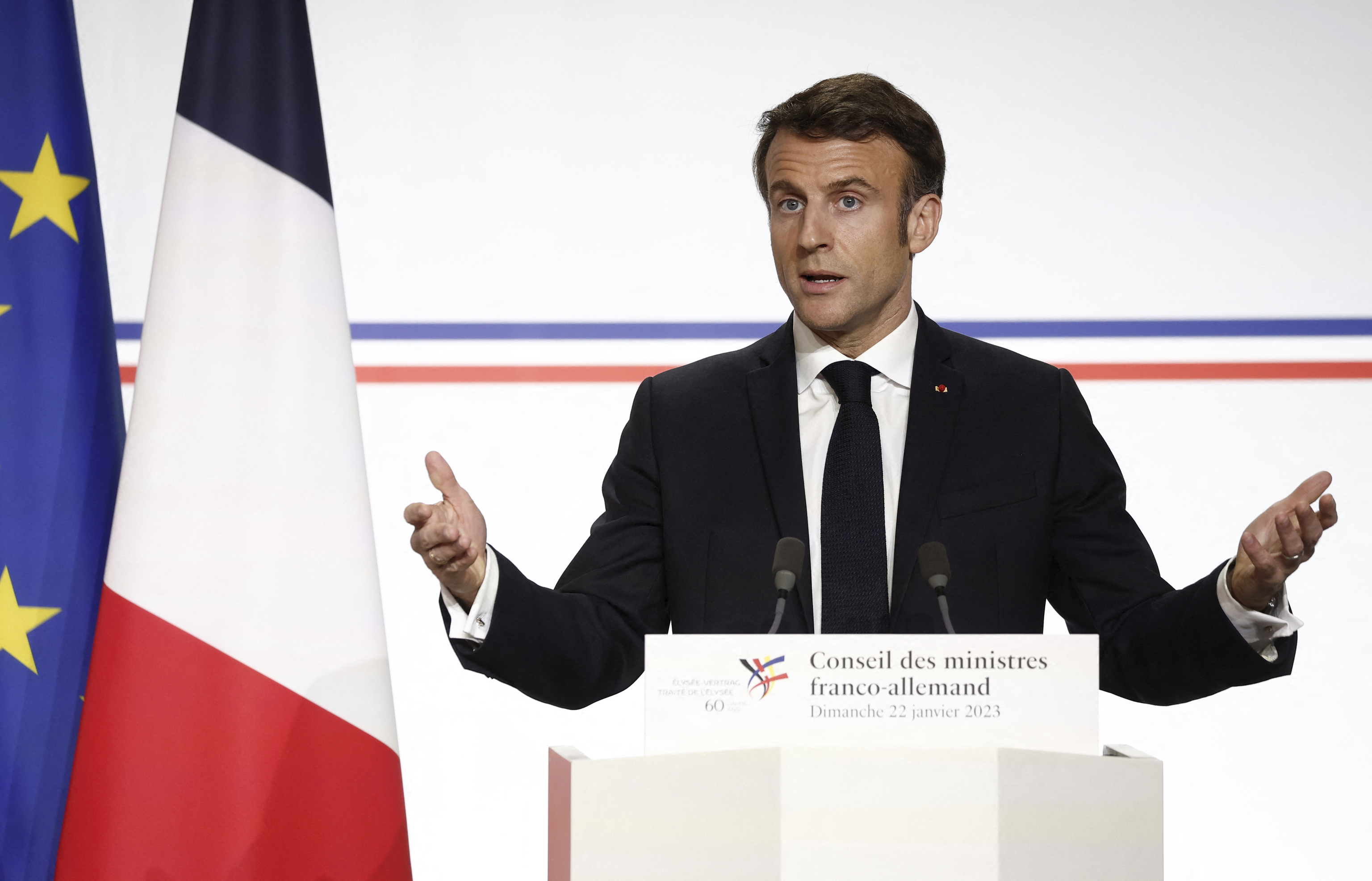 Macron aprueba la reforma de las pensiones en medio de fuertes protestas
