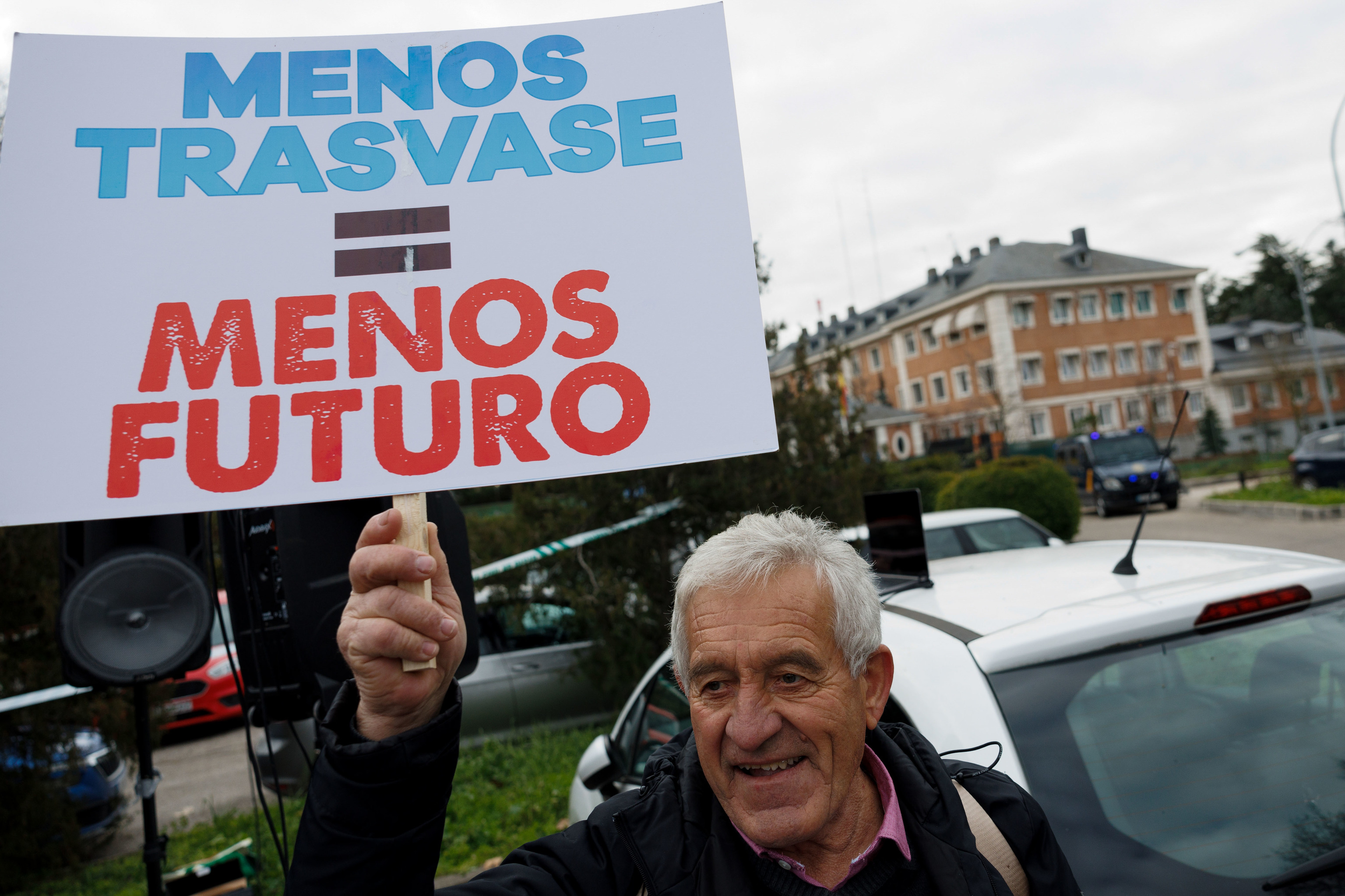 Protesta de regantes del Levante frente al Palacio de la Moncloa, en Madrid.