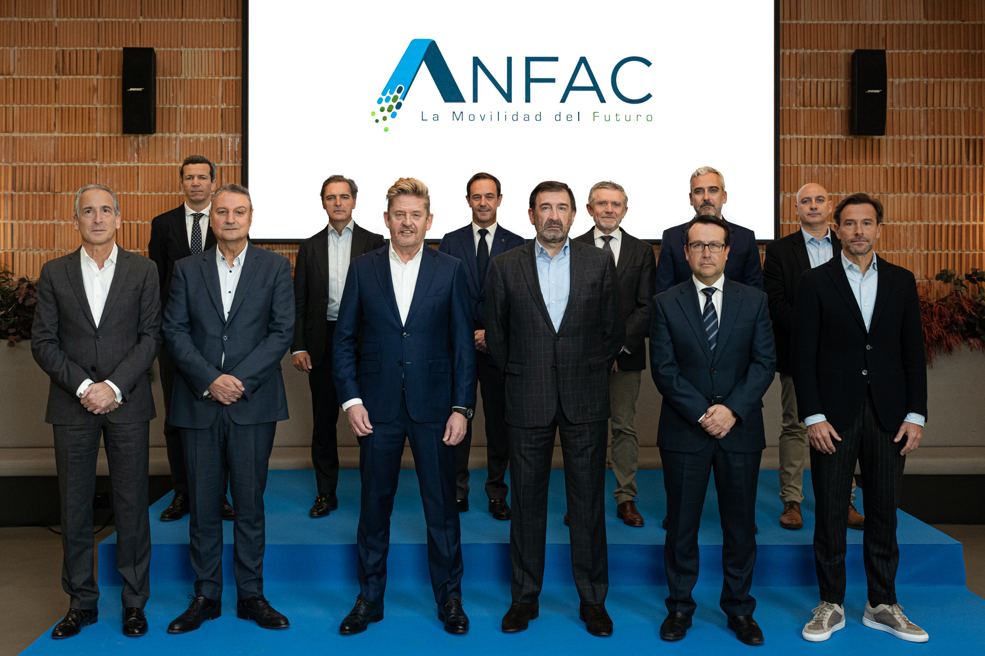 La junta directiva de Anfac, presidida ayer por Wayne Griffiths y José López-Tafall, ambos en el centro