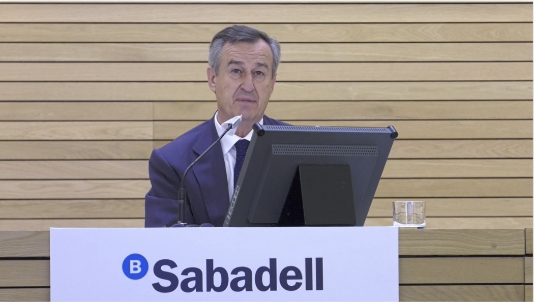 Banco Sabadell gana 859 millones en 2022, un 61,9 % más, y aumenta la retribución a sus accionistas