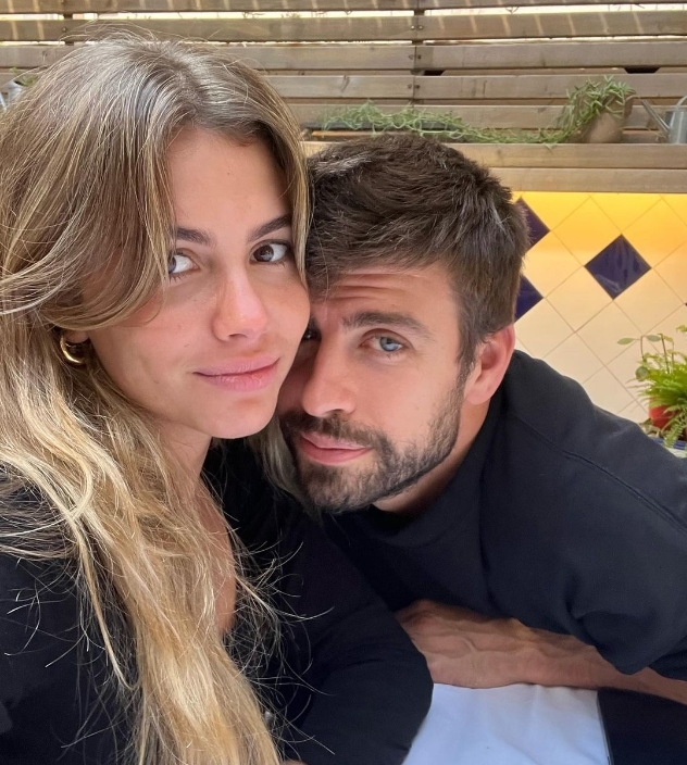 Clara Chía y Piqué, en la foto que el ex jugador ha compartido en Instagram.
