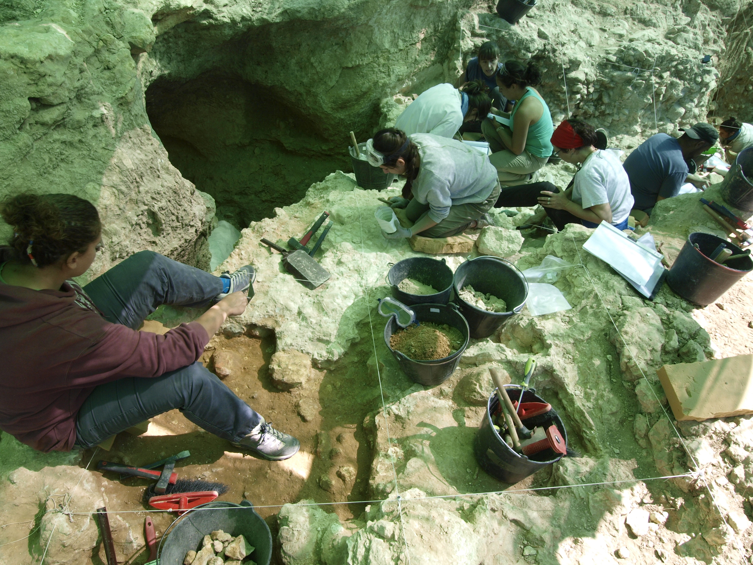 Vista de la excavación en la Cueva Des-Cubierta.