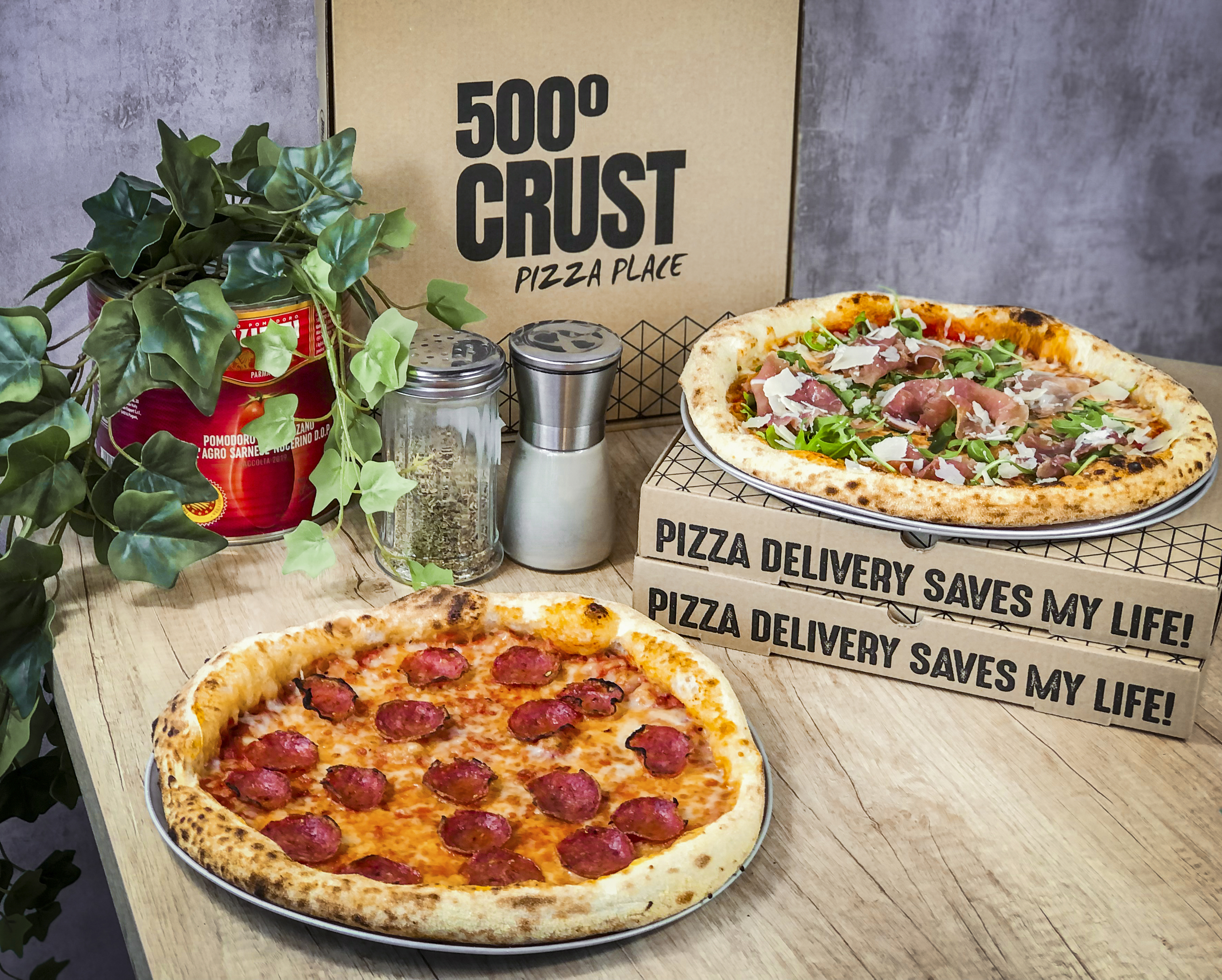 Varias opciones a domicilio de 500 Crust Pizza Place.