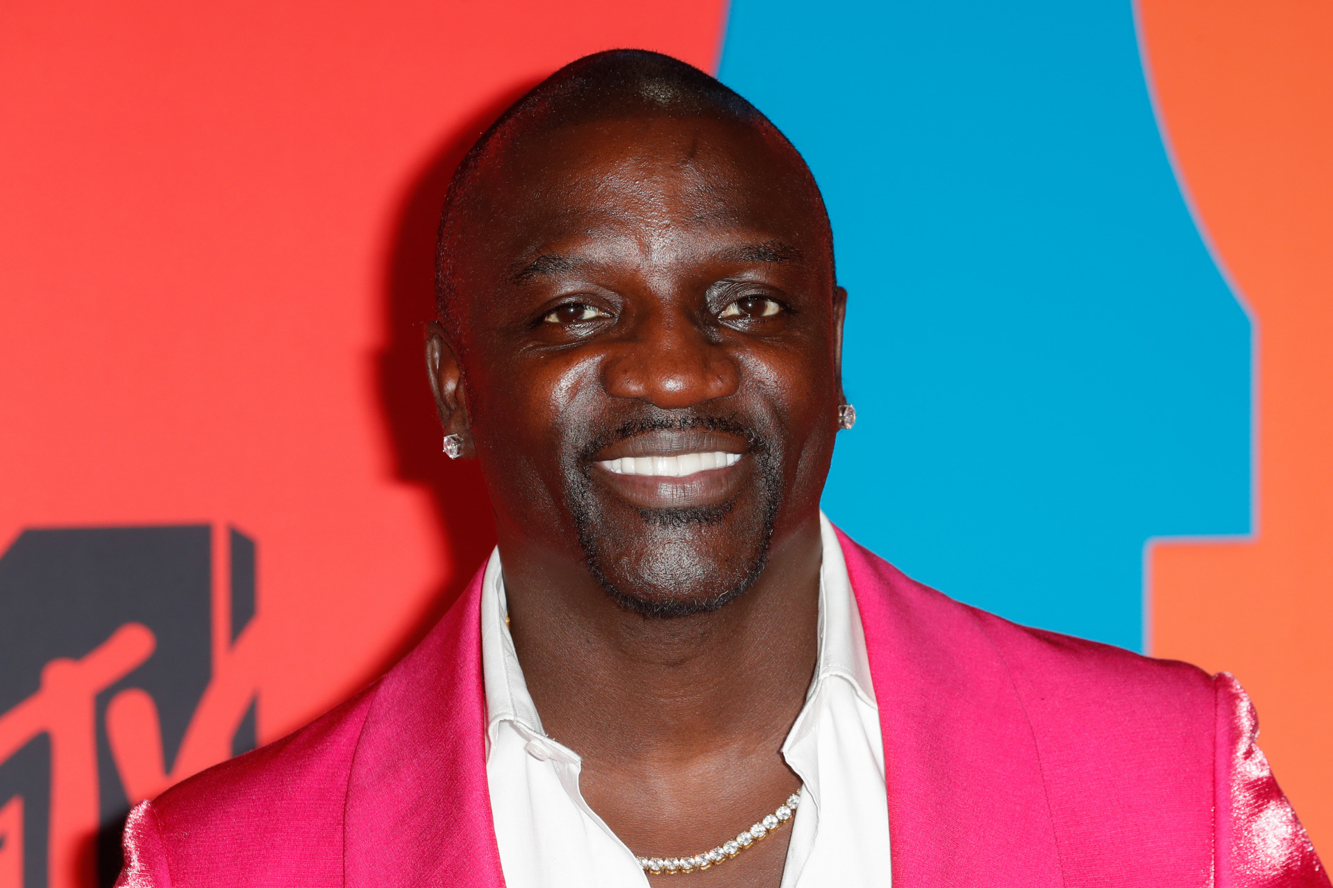 El cantante Akon.