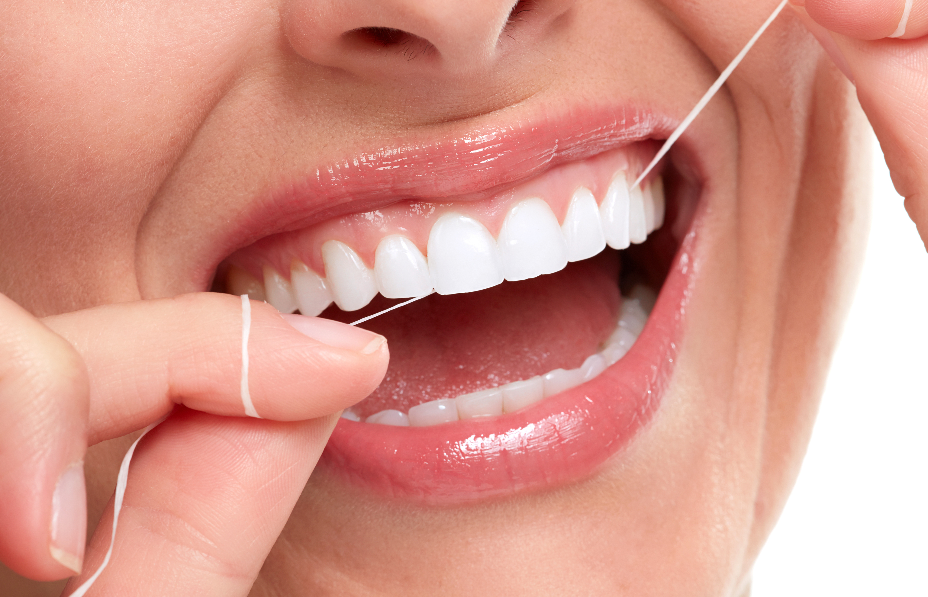 El mismo tramo de la seda dental no debería pasarse por otro diente.