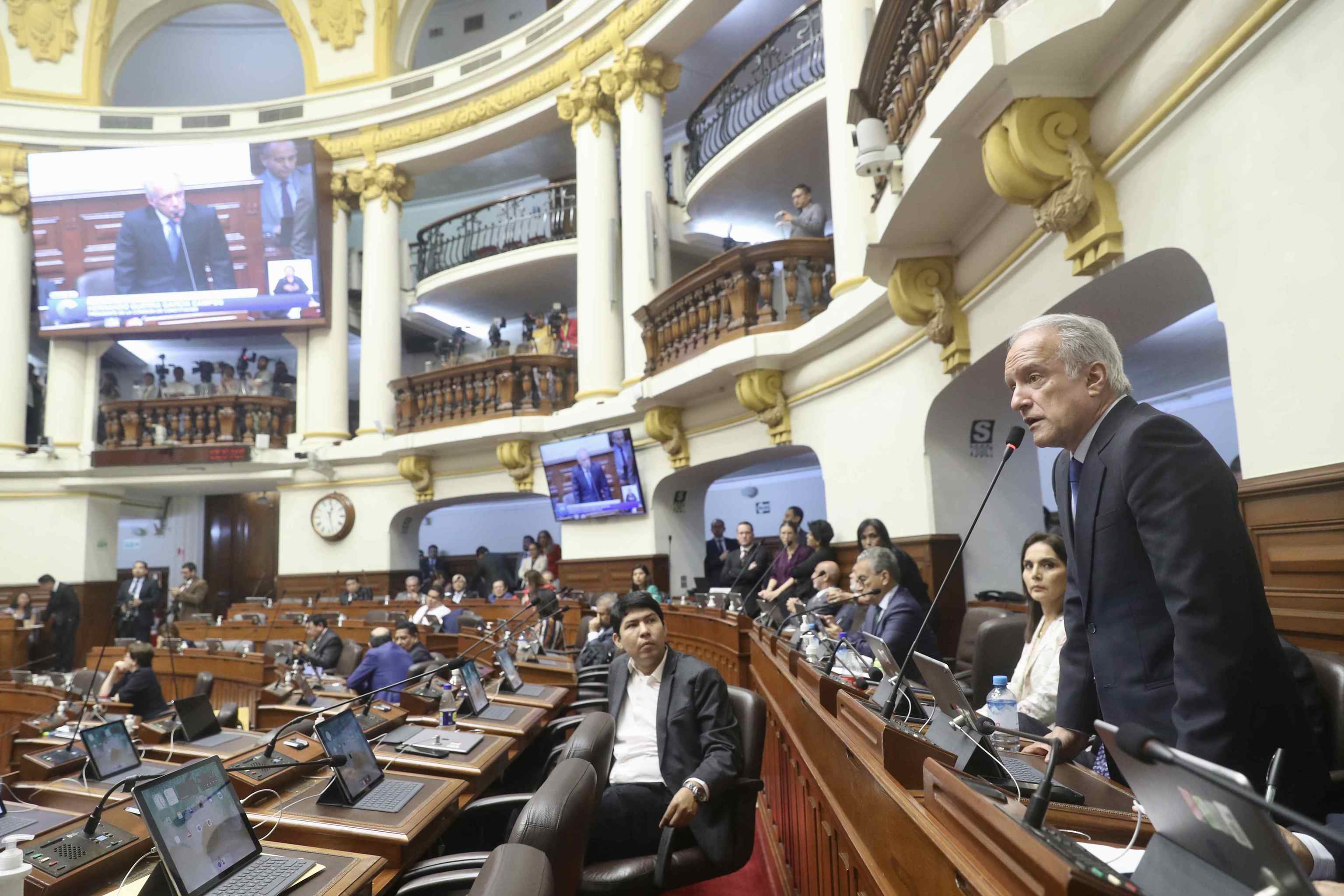 El Congreso peruano aplaza la votación sobre el adelanto electoral