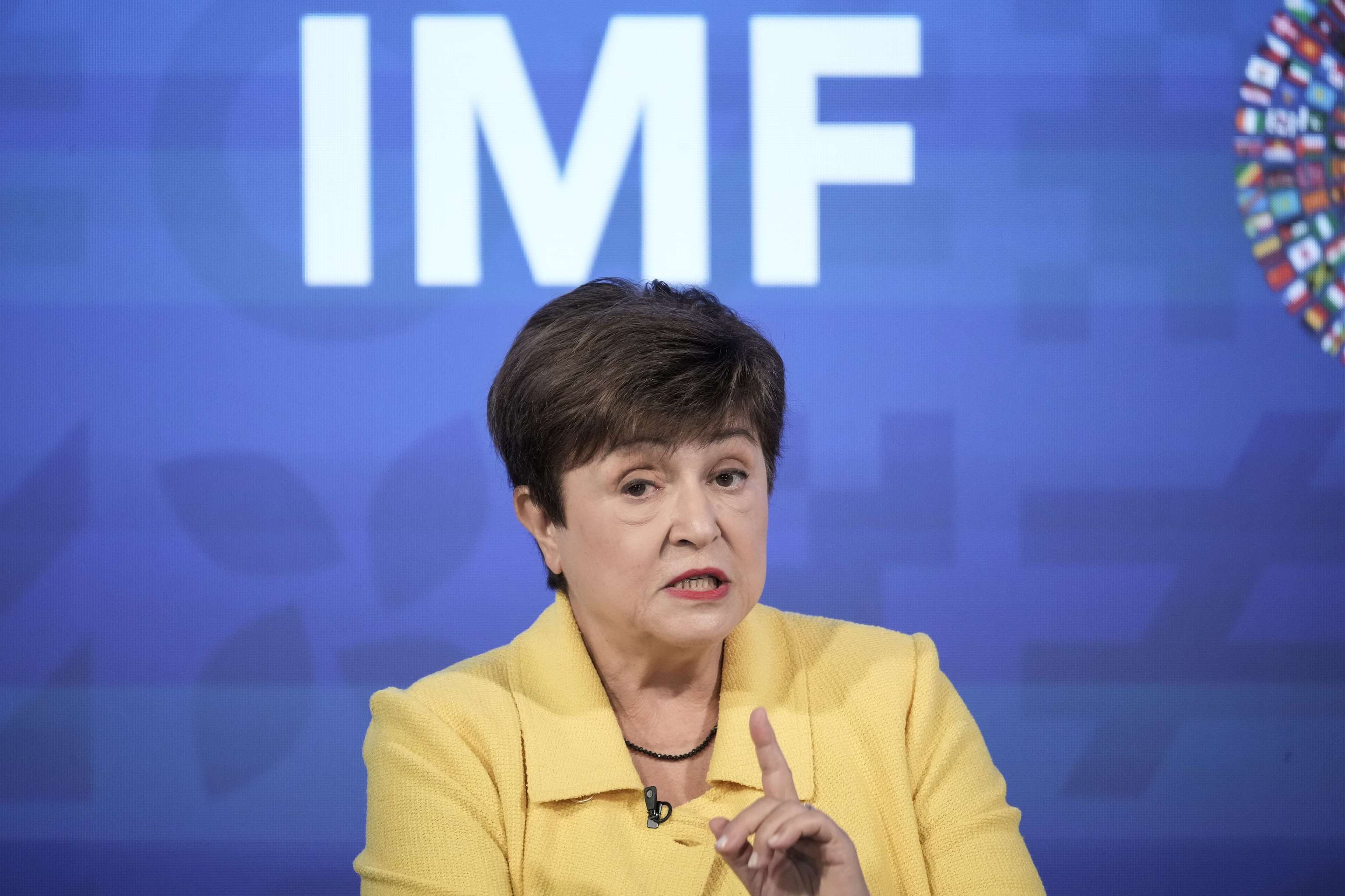 El FMI ve la situación económica mundial «menos oscura»