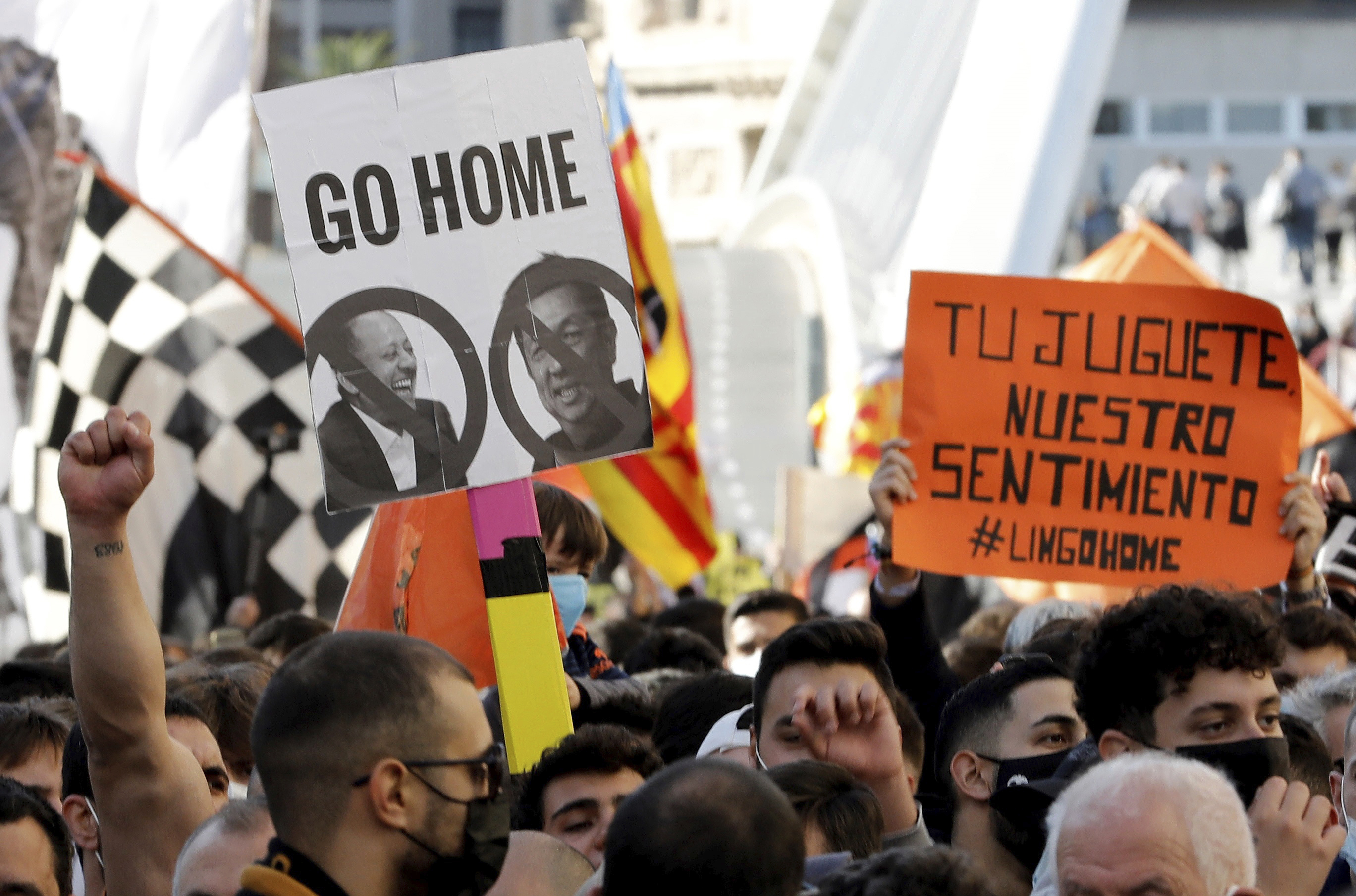 Protesta de aficionados que vaciaron Mestalla en mayo de 2022.
