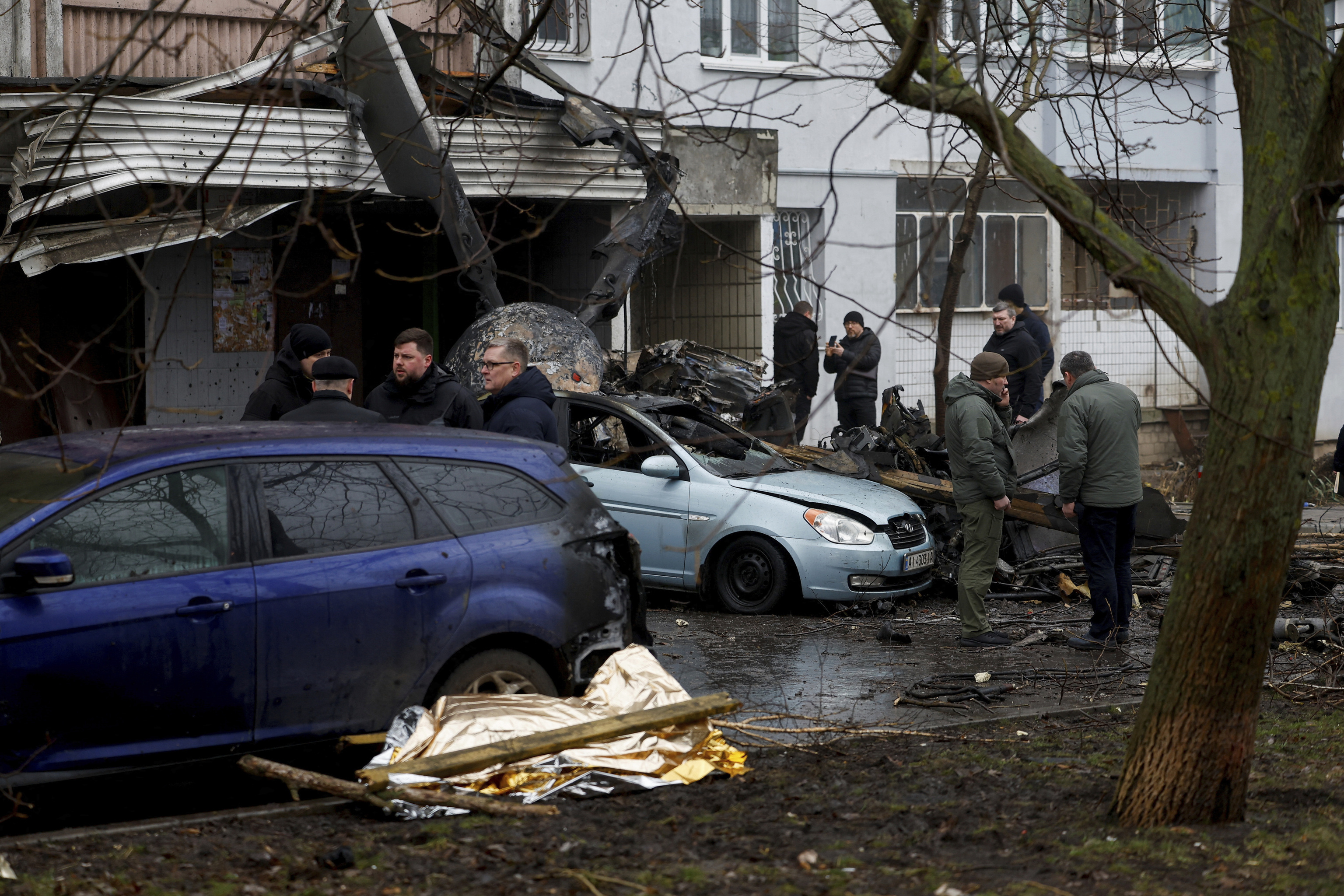Registran la casa del ex ministro del Interior de Ucrania por el accidente de helicóptero en Kiev