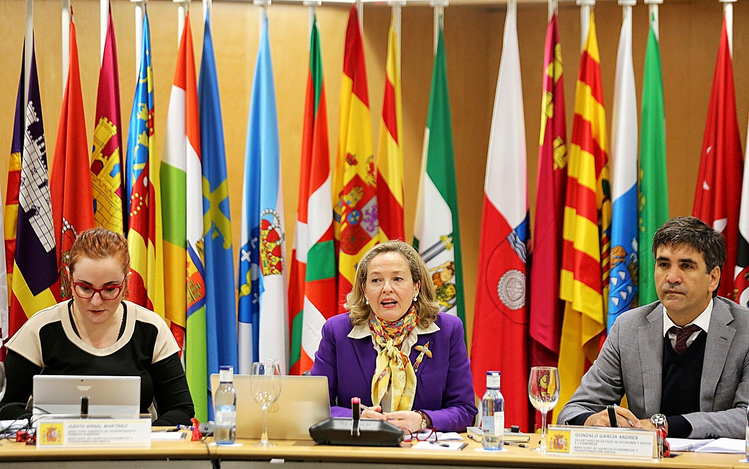 De izquierda a derecha, Judith Arnal, Nadia Calviño y el secretario de Estado, Gonzalo García Andrés