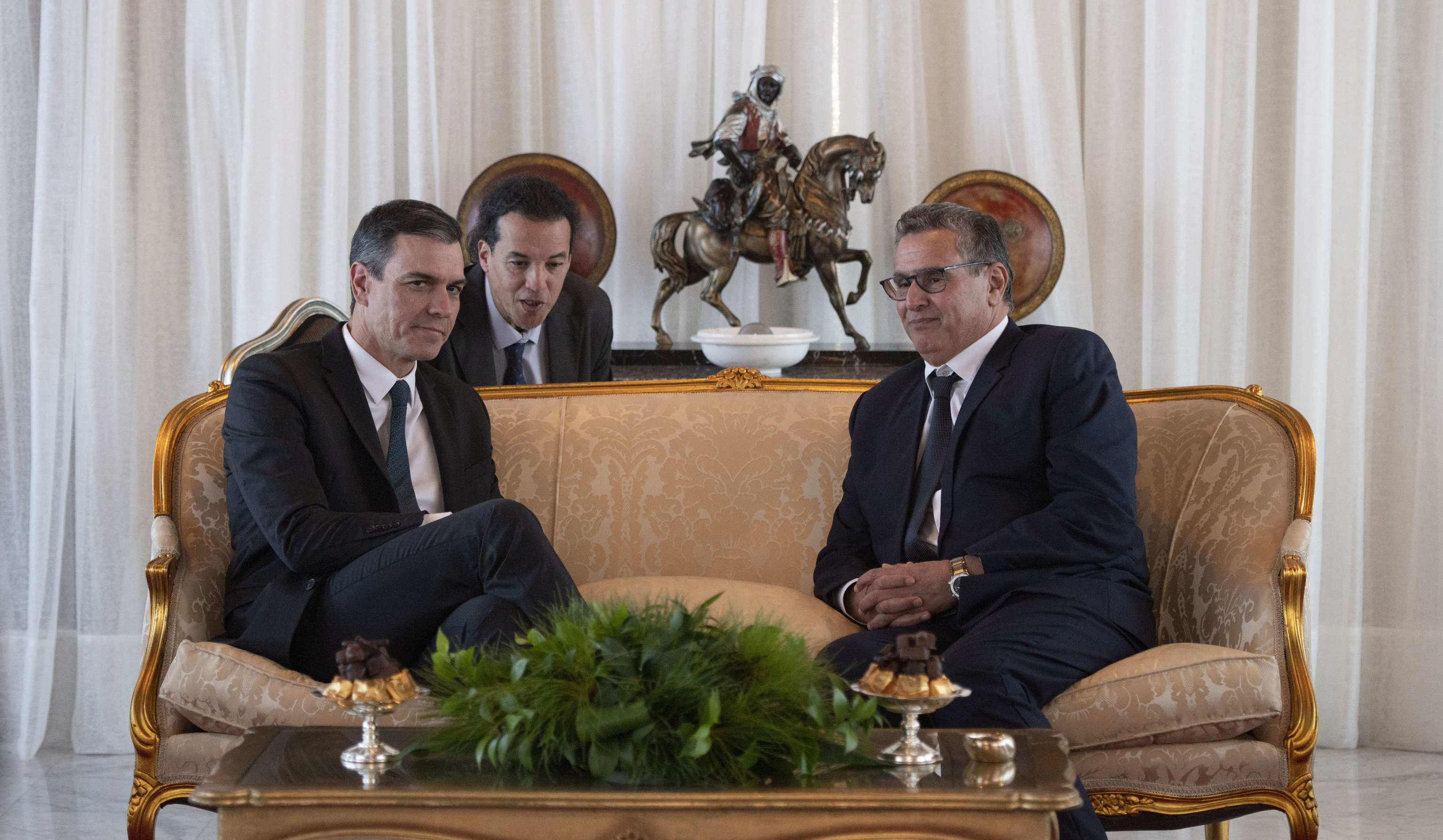 Sánchez, con el primer ministro marroquí, Aziz Akhannouch.