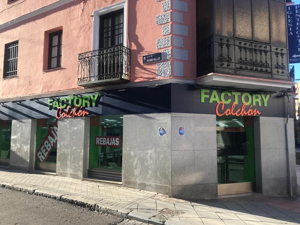 La fachada de Bravo Murillo luce ahora sin los colores flúor en sus paredes