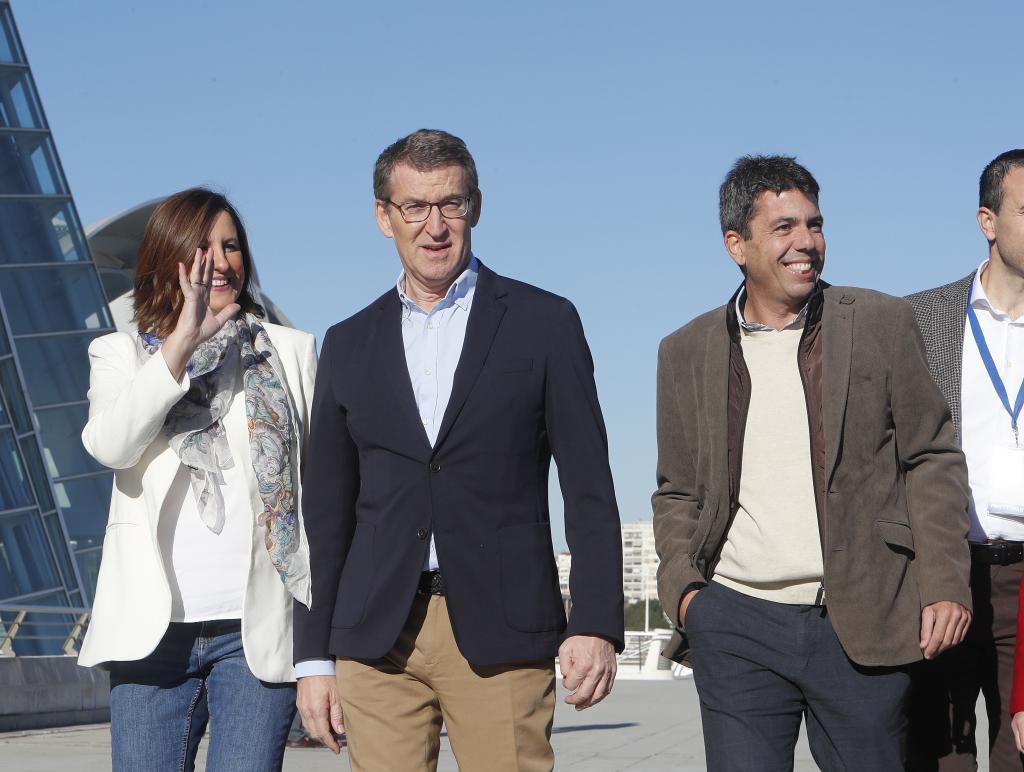 Mara Jos Catal, Alberto Nez Feijo y Carlos Mazn, este sbado en Valencia.