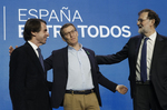 Feijóo exhibe la "unidad" de Aznar y Rajoy después de una década: "Y ahora toca unir España"