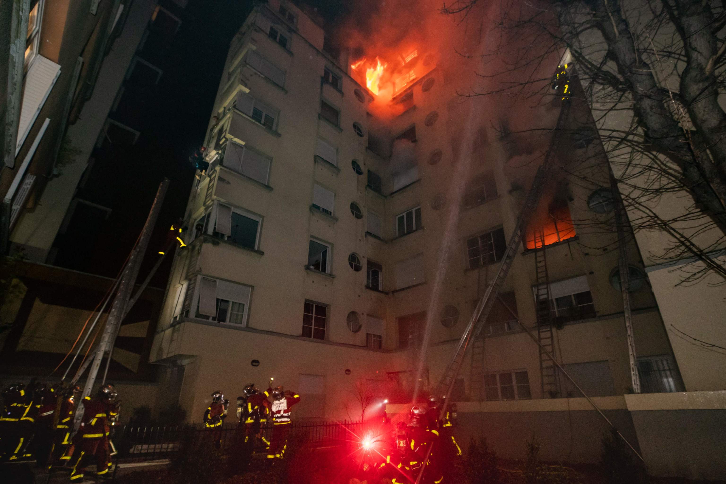 Siete niños y su madre mueren en un incendio al este de París