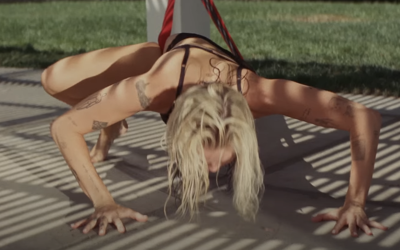 ALT: El culo de Miley Cyrus y los ejercicios que hace para tenerlo así