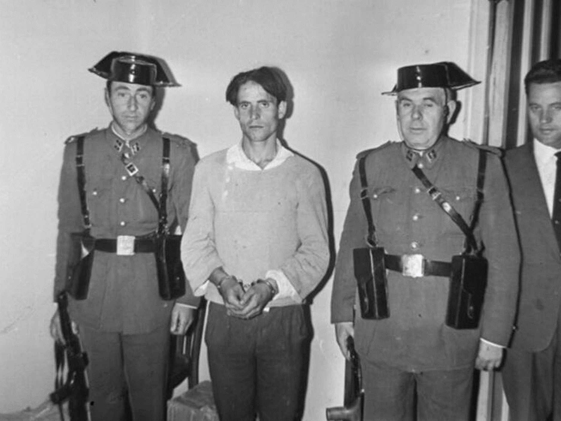 Raimundo Medrano, miembro de la banda de El Lute, detenido por la Guardia Civil.
