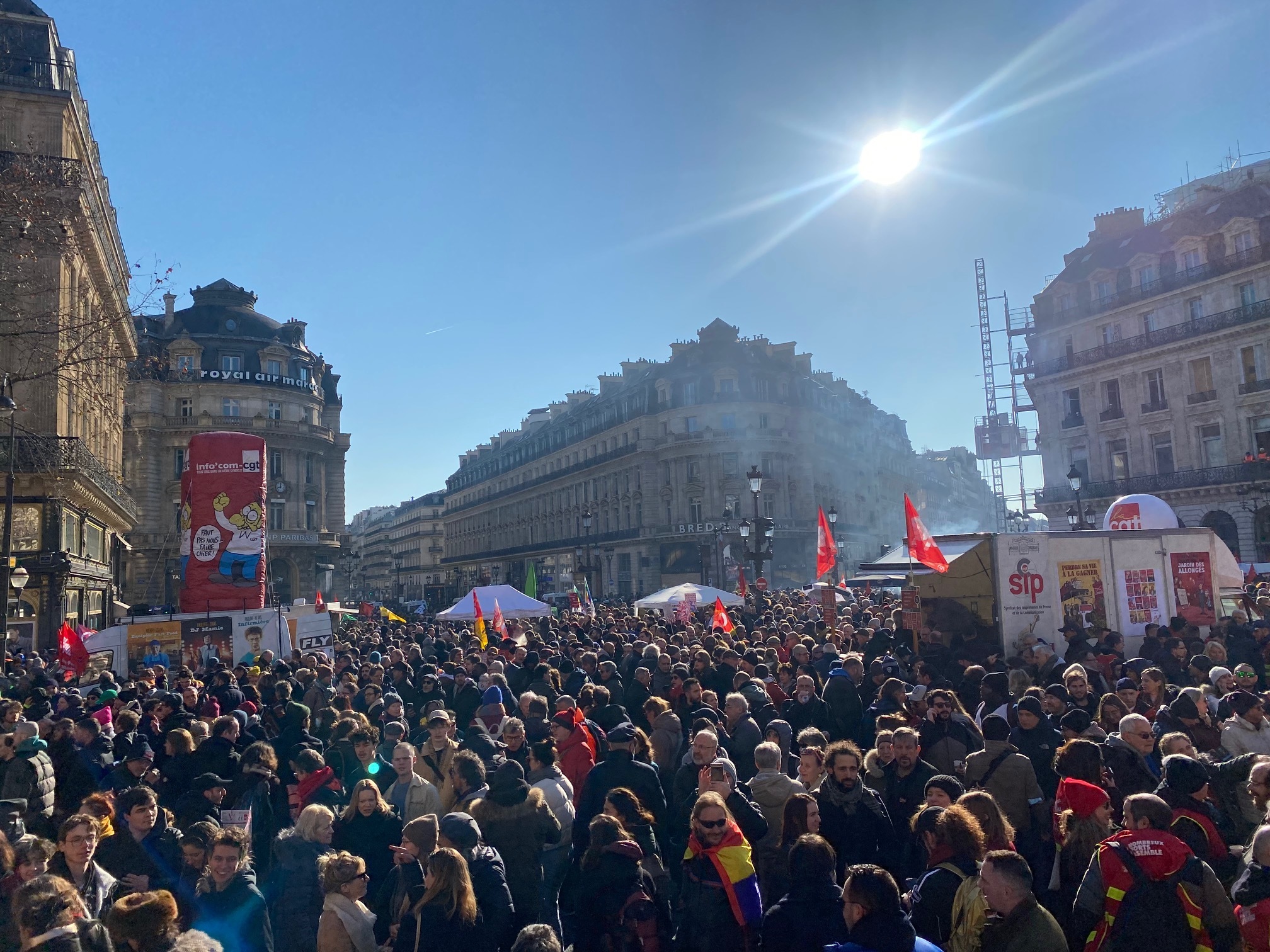 La calle da una tregua a Macron: Decae la protesta contra su polémica reforma de las pensiones