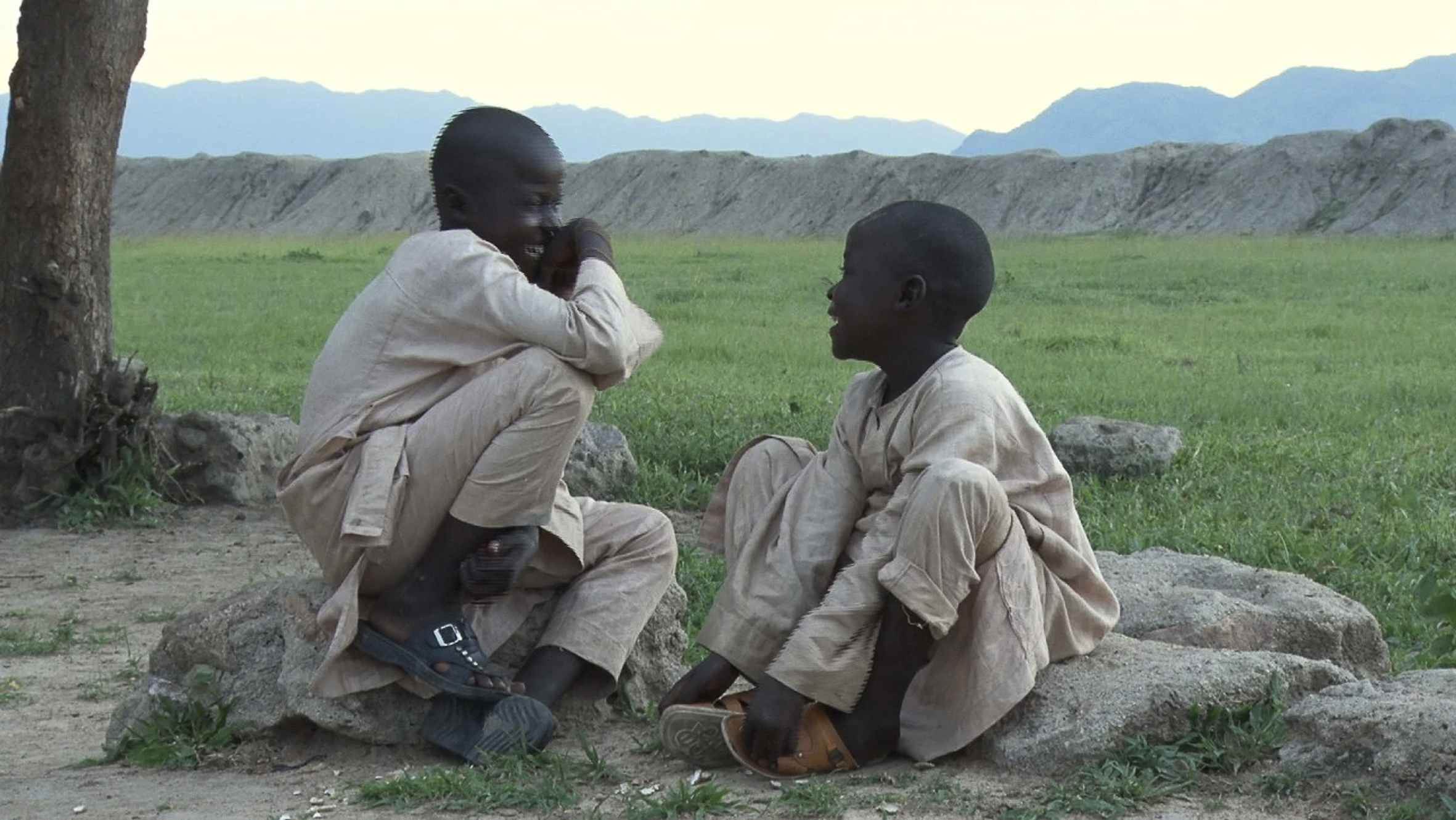 Los hermanos Mohamed e Ibrahim en un momento de 'Le Spectre de Boko Haram' .