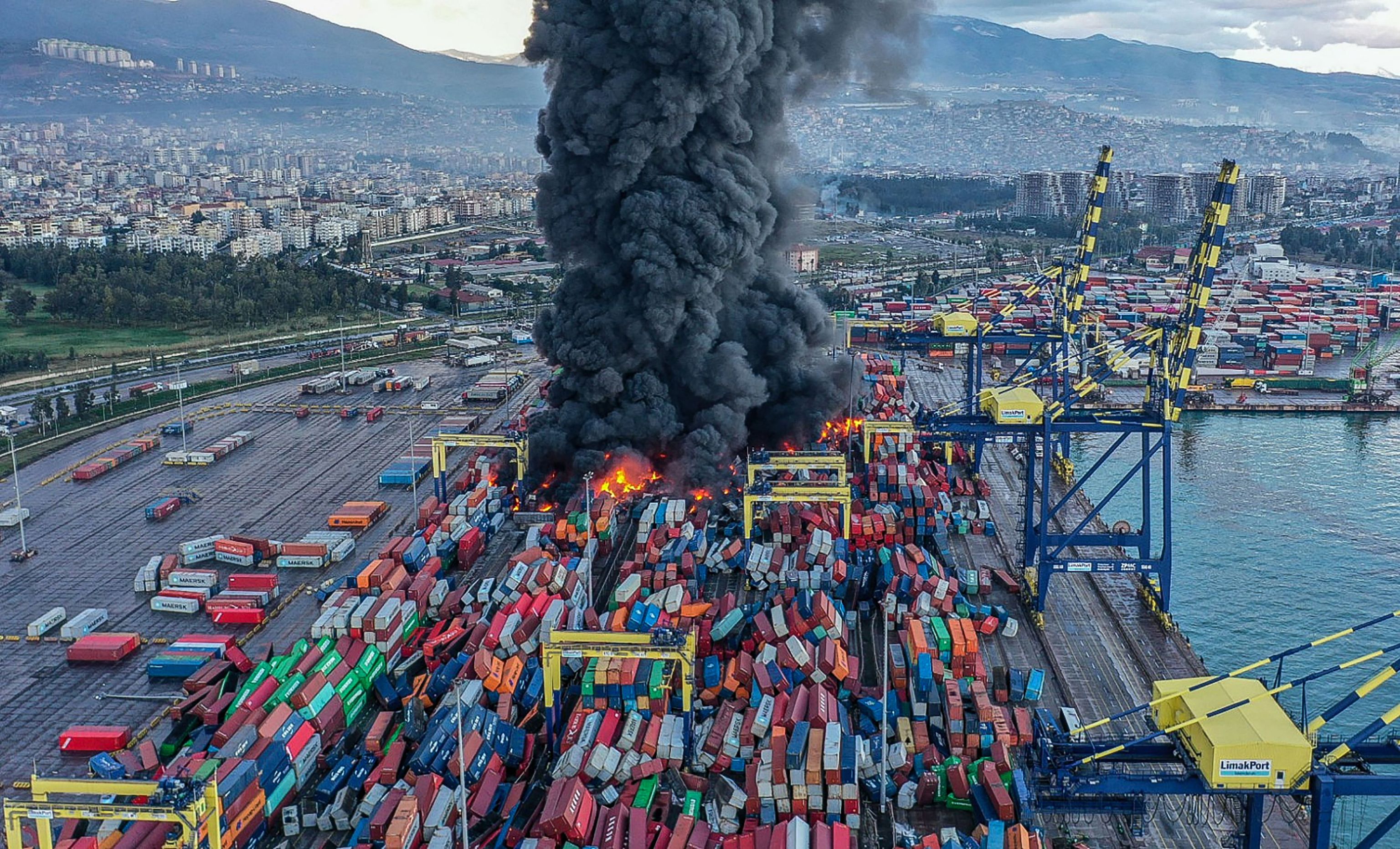 Incendio en el puerto de Iskenderun (Turquía)