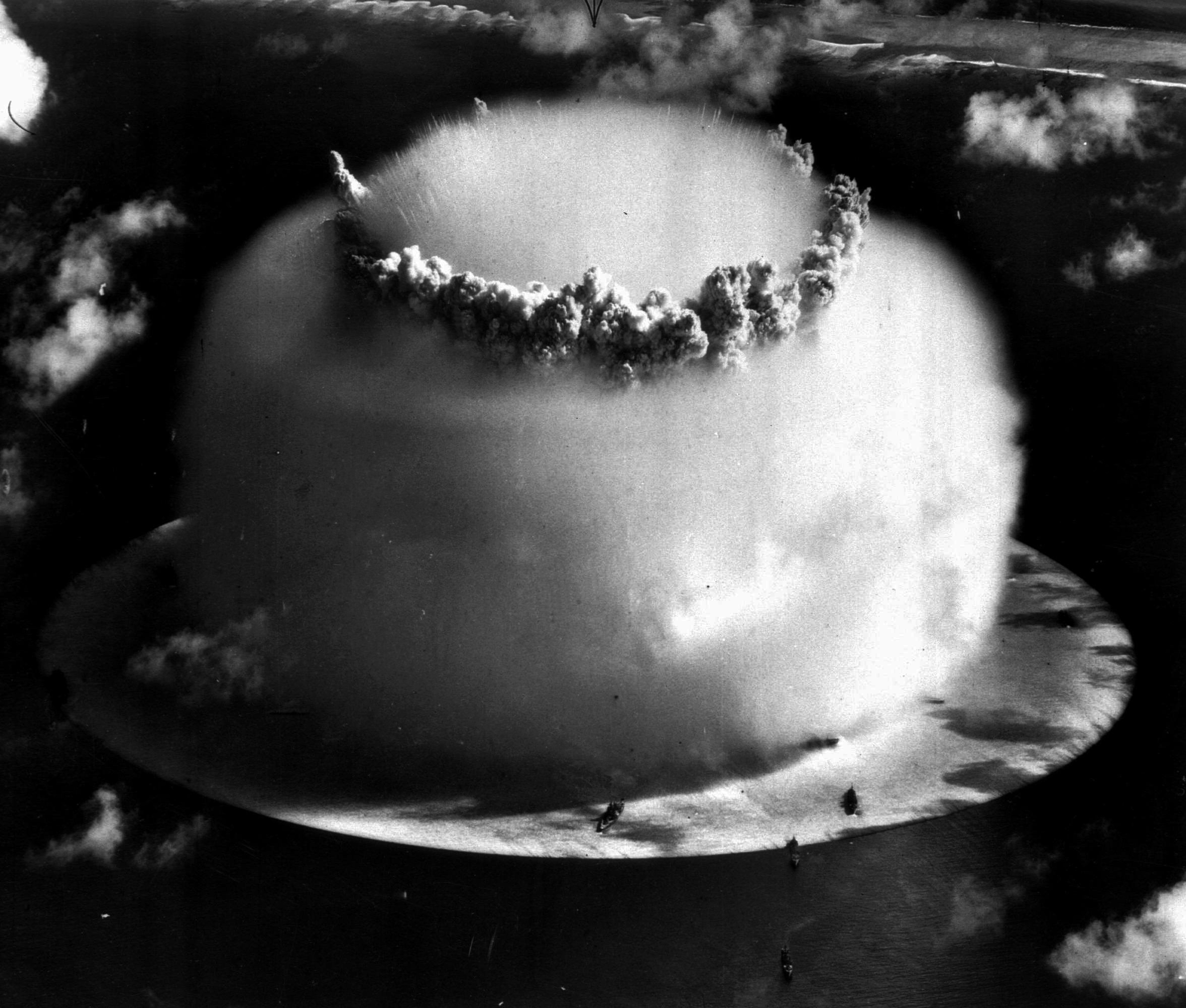 Hongo nuclear sobre las islas Marshall, generado en unas pruebas del Ejrcito de EEUU, el 25 de julio de 1946.