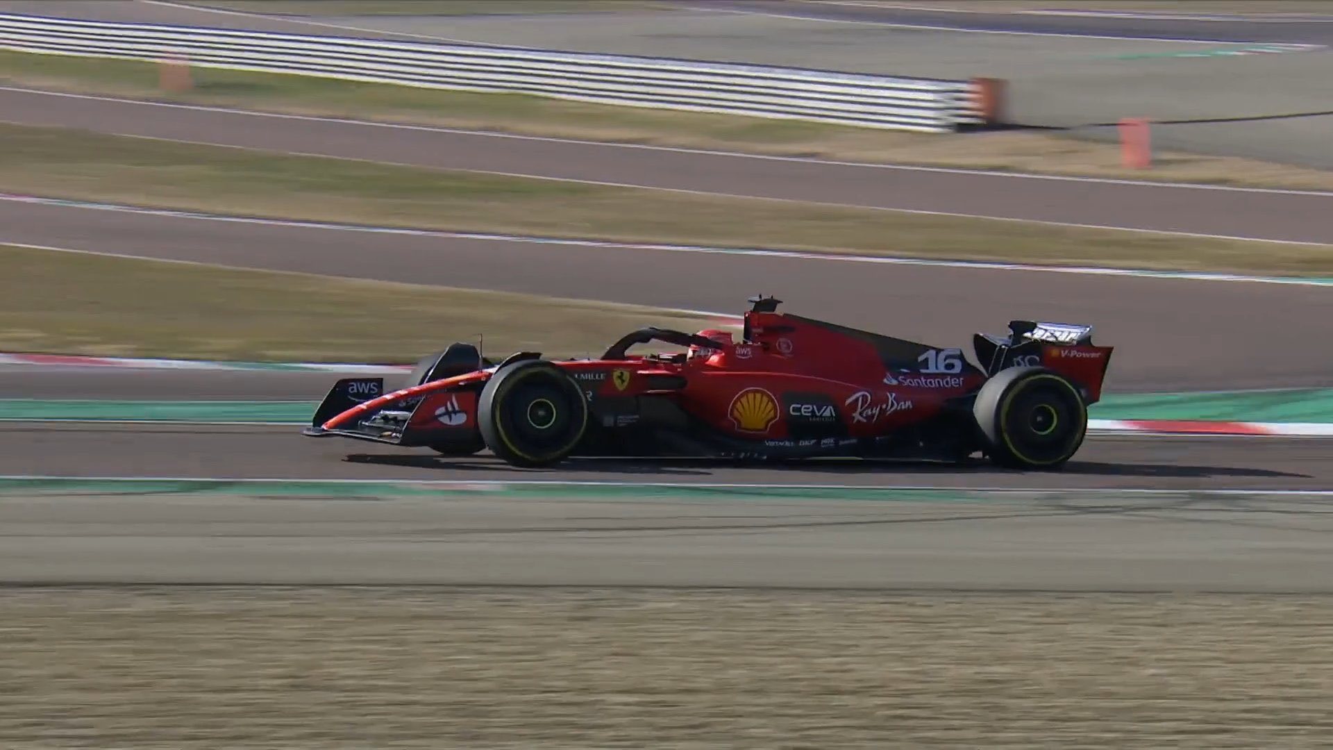 Leclerc estrenando el monoplaza en el circuito de Fiorano.