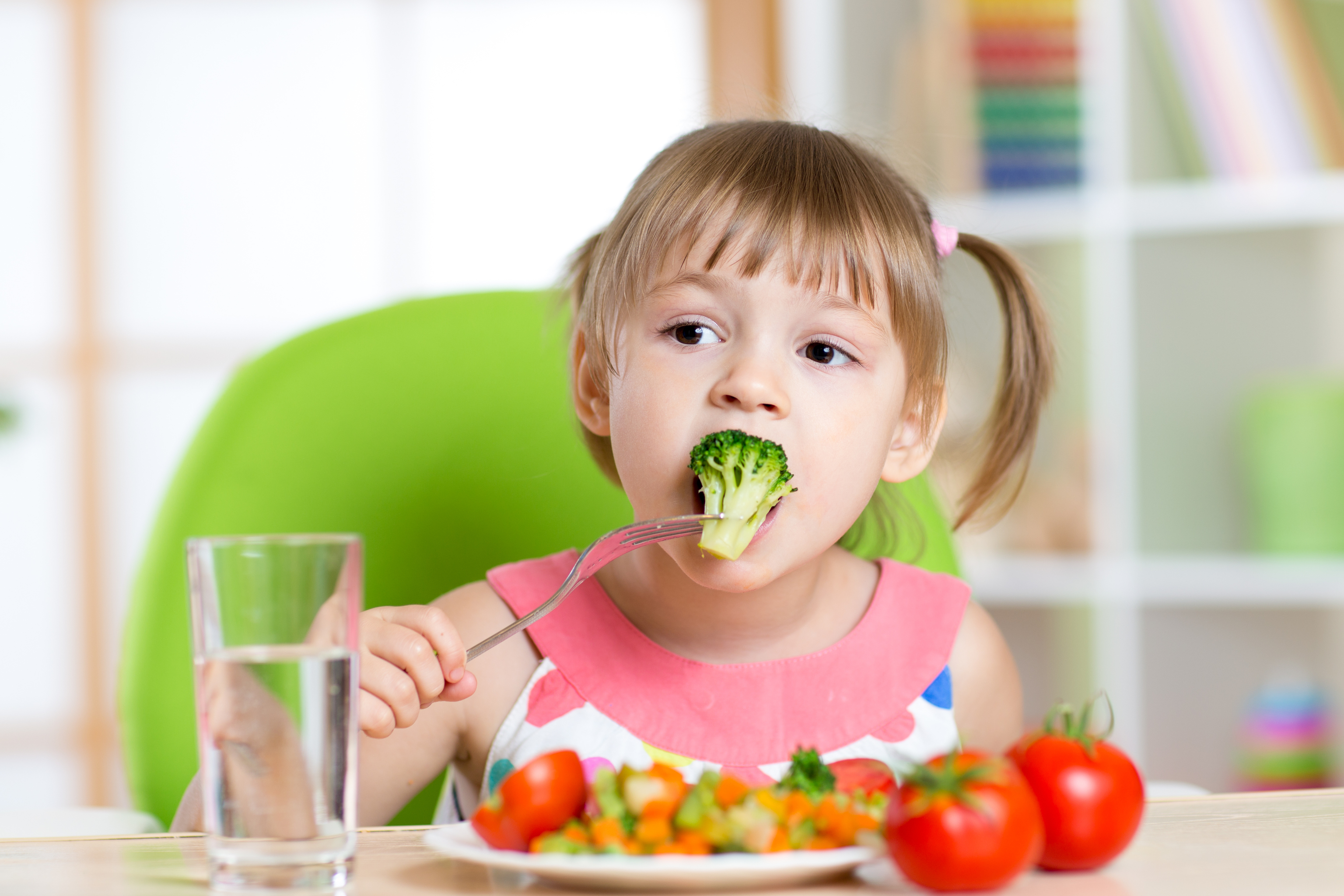 Cuándo debe mi bebé comer frutas y verduras? 
