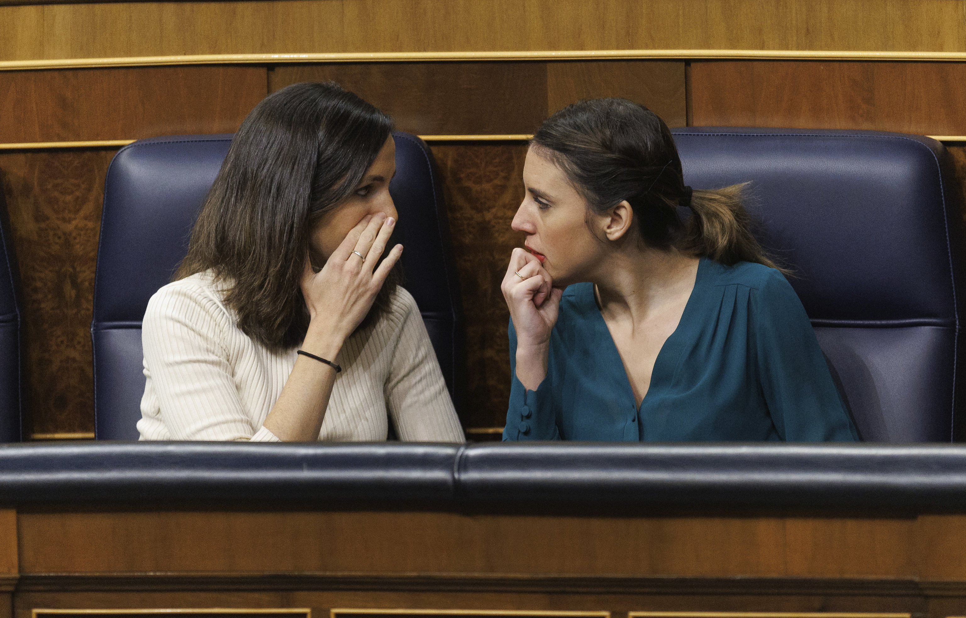Las ministras Ione Belarra e Irene Montero durante una sesin en el Congreso.