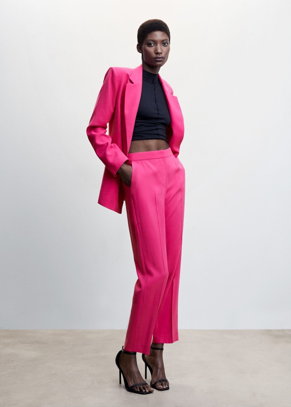 10 trajes de chaqueta de mujer de Mango un look de oficina perfecto | Moda
